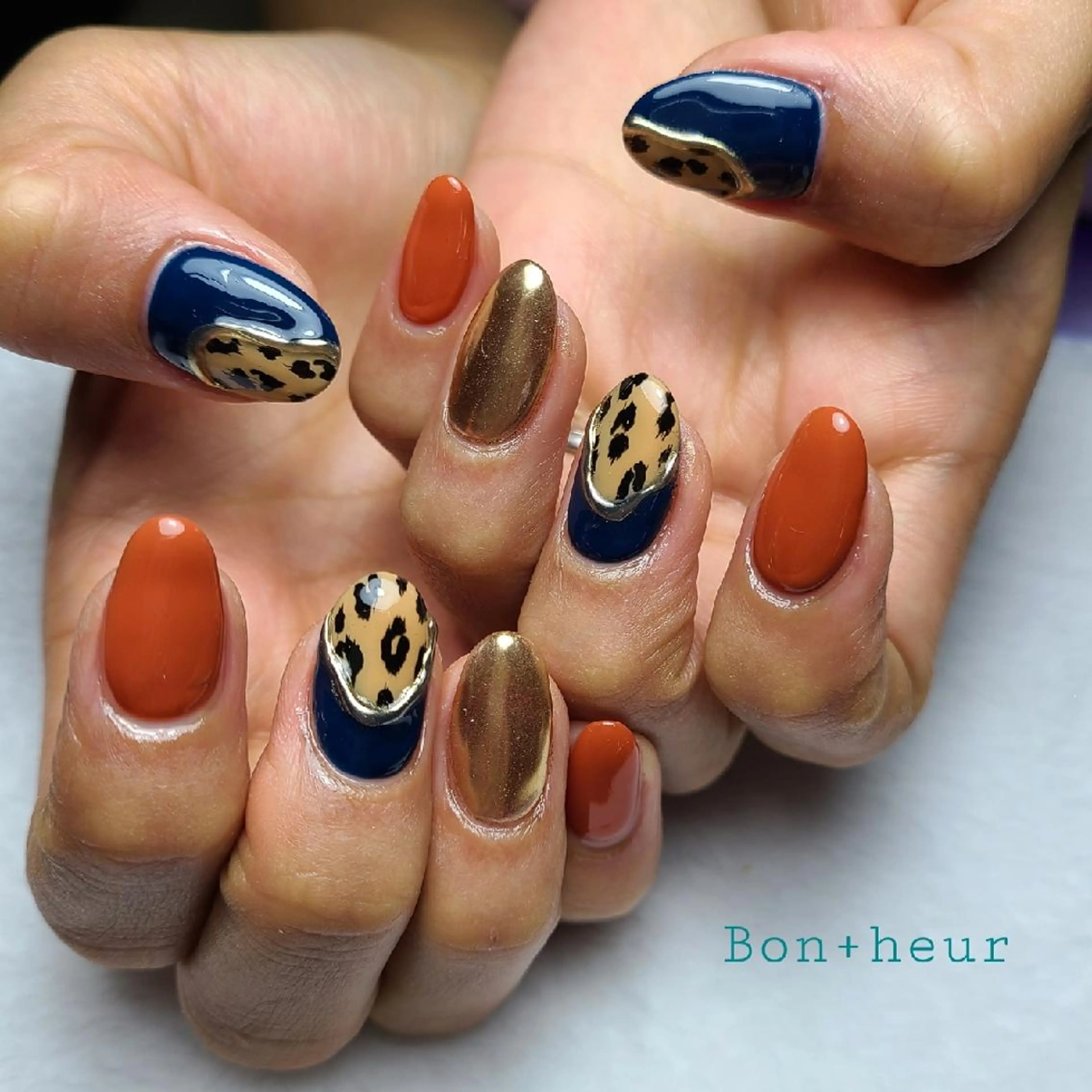 ネイル アニマル柄 ジェルネイル ラメ(グリッター) ミラーネイル ネイビー ハンドネイル 宮口 紗子のネイルデザイン