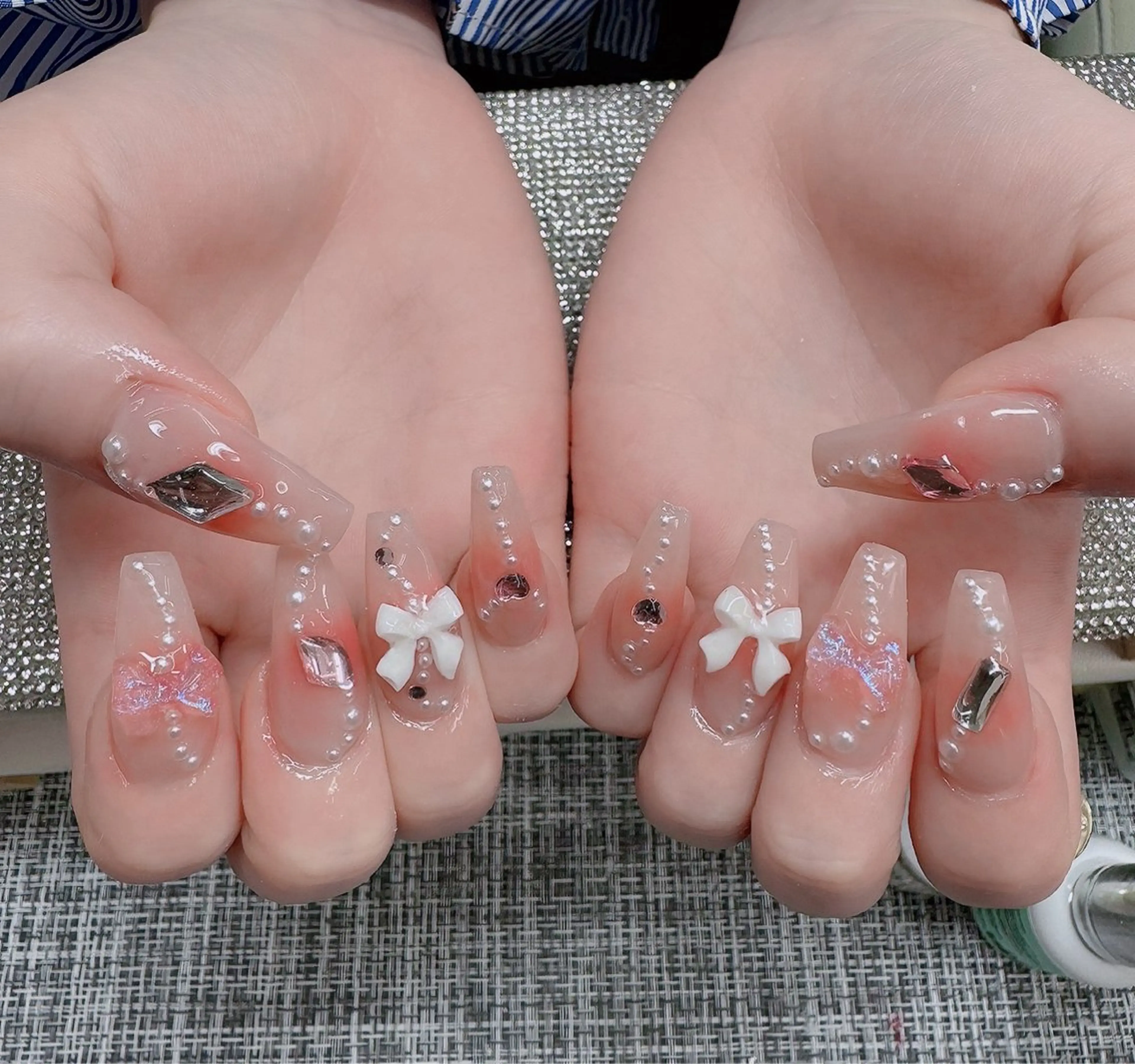 ネイル フレンチネイル ジェルネイル ガラスフレンチ ハロウィン ハート ハンドネイル H.baby Nail Salonのネイルデザイン