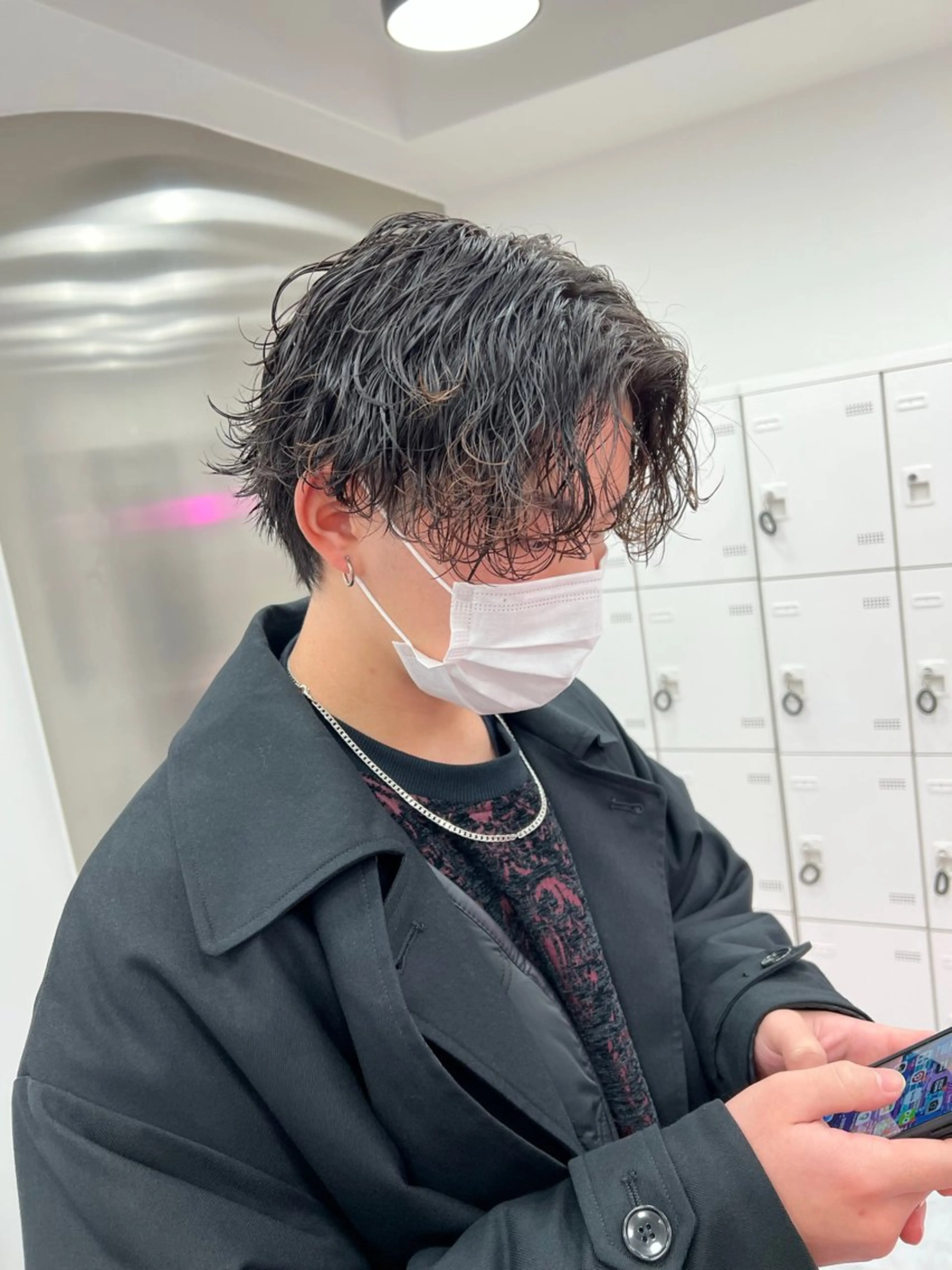 ミディアム パーマ メンズ ミディアムパーマ センターパート メンズ韓国風 韓国マッシュ マッシュウルフ カット ヘアカラー トリートメント ヘッドスパ ヘアセット トレンド/レイヤー うる艶🪞CANDYのヘアスタイル