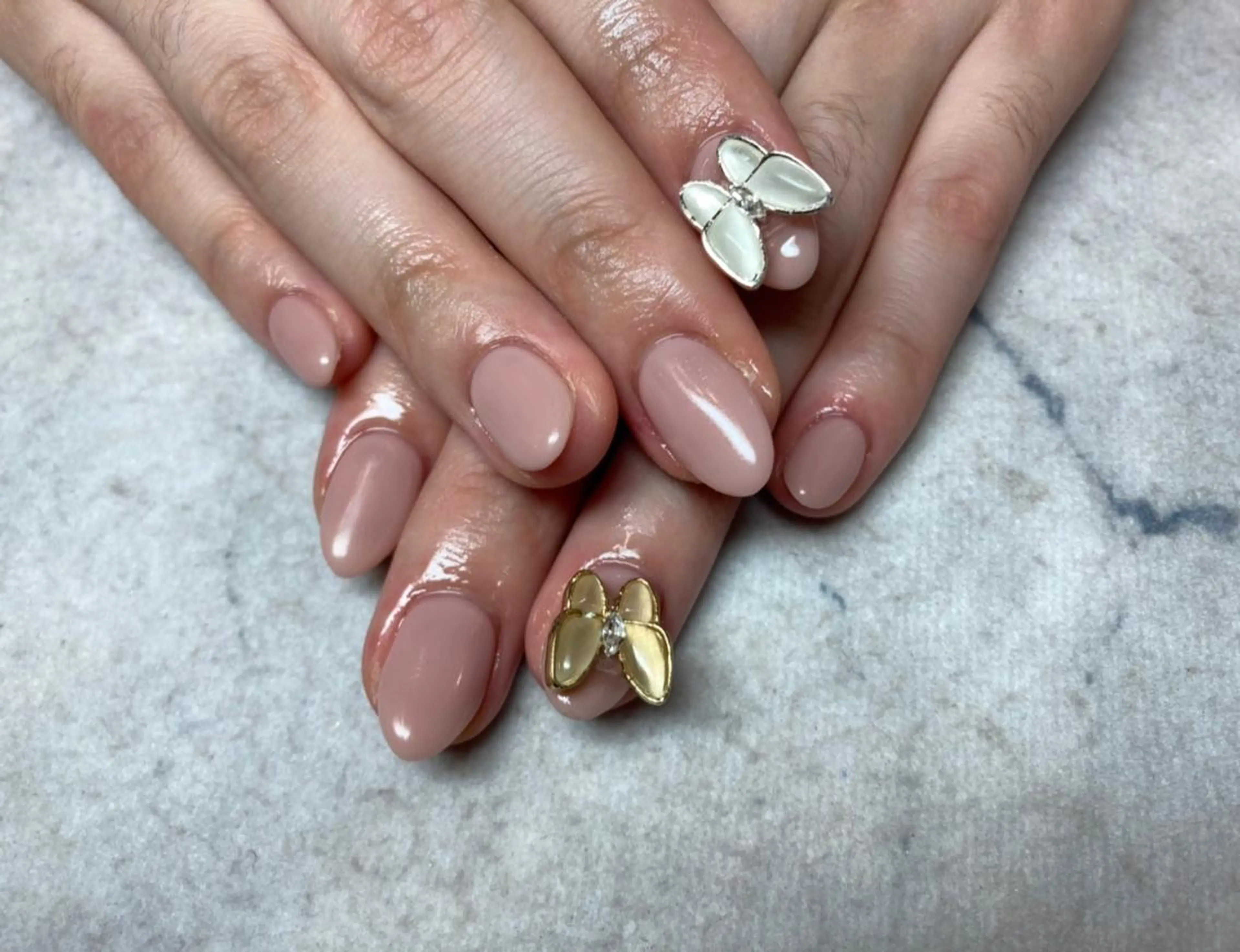 ネイル ネイルリボン 受付スタッフのネイルデザイン