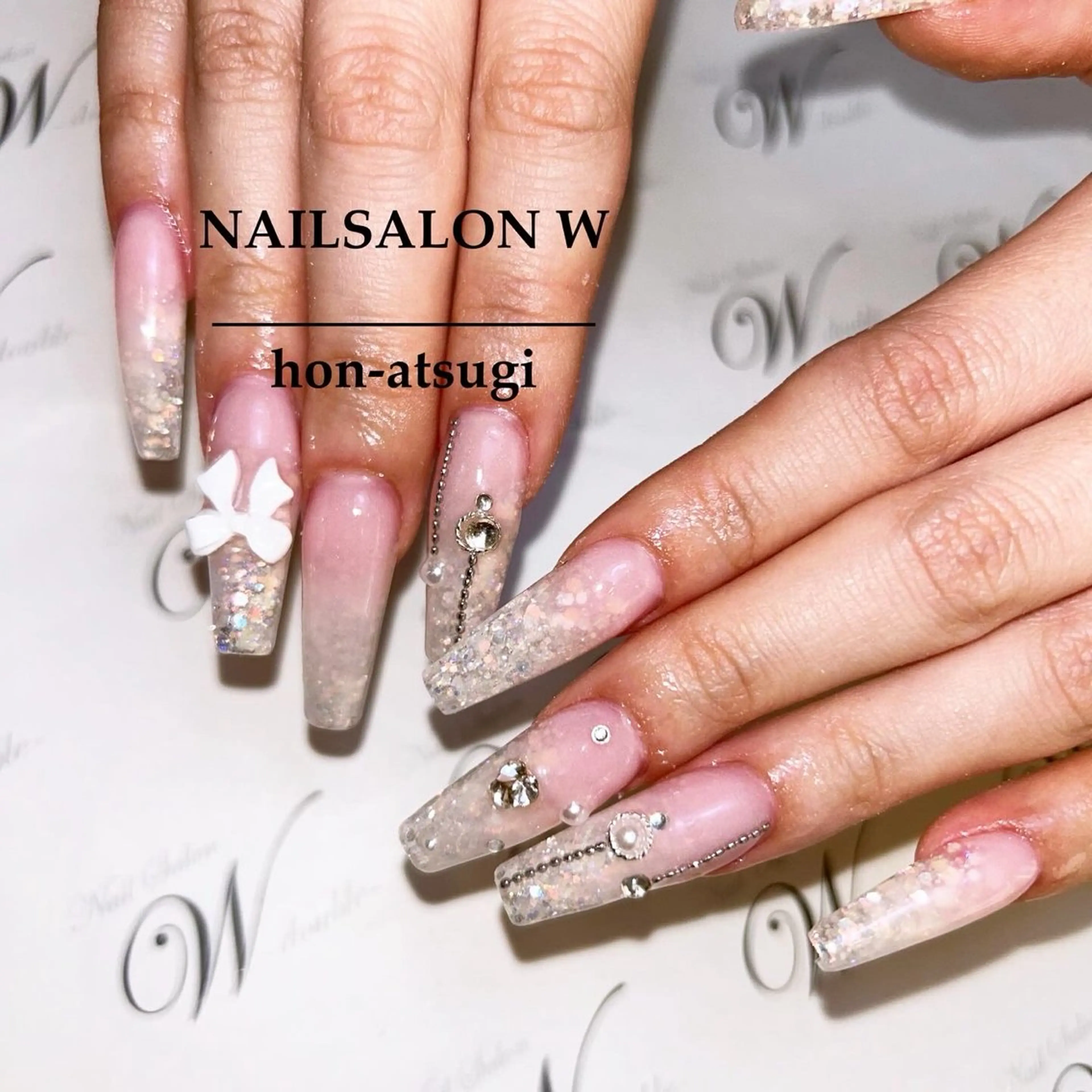 セミロング ハンドネイル ネイルサロン ダブルのネイルデザイン