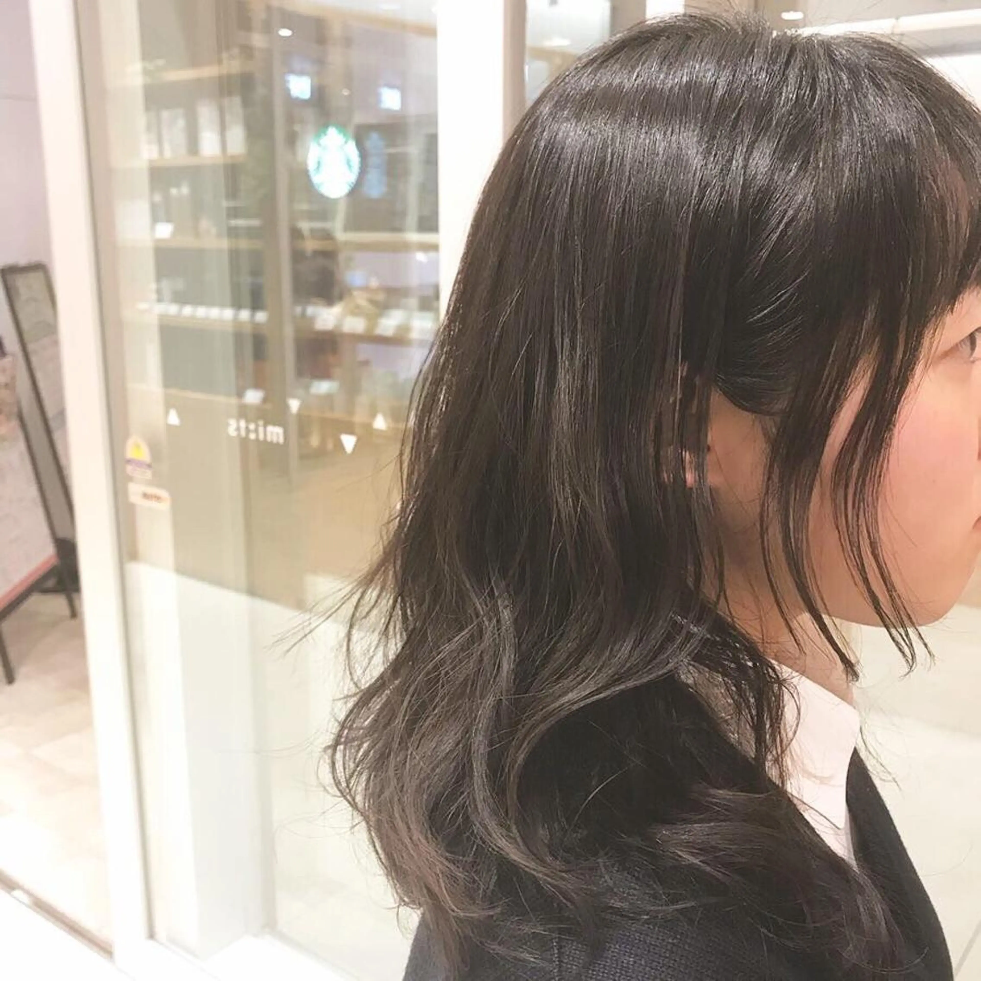 セミロング パーマ セミロングパーマ おくれ毛 カット パーマ トリートメント 大場 優のヘアスタイル