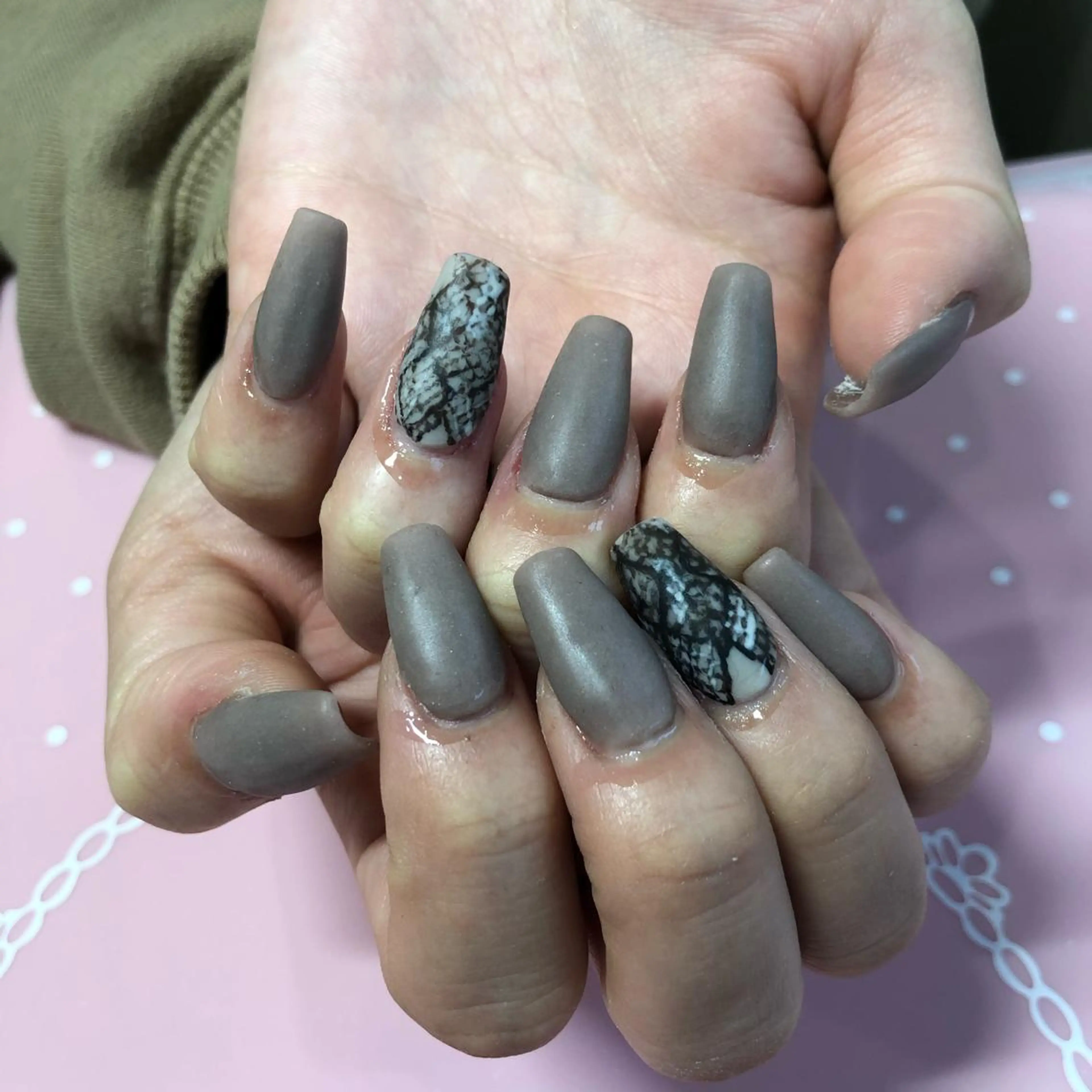 ミディアム ネイル ハンドネイル 《LB》ラブリエ Nail&eyeのマツエク・マツパデザイン