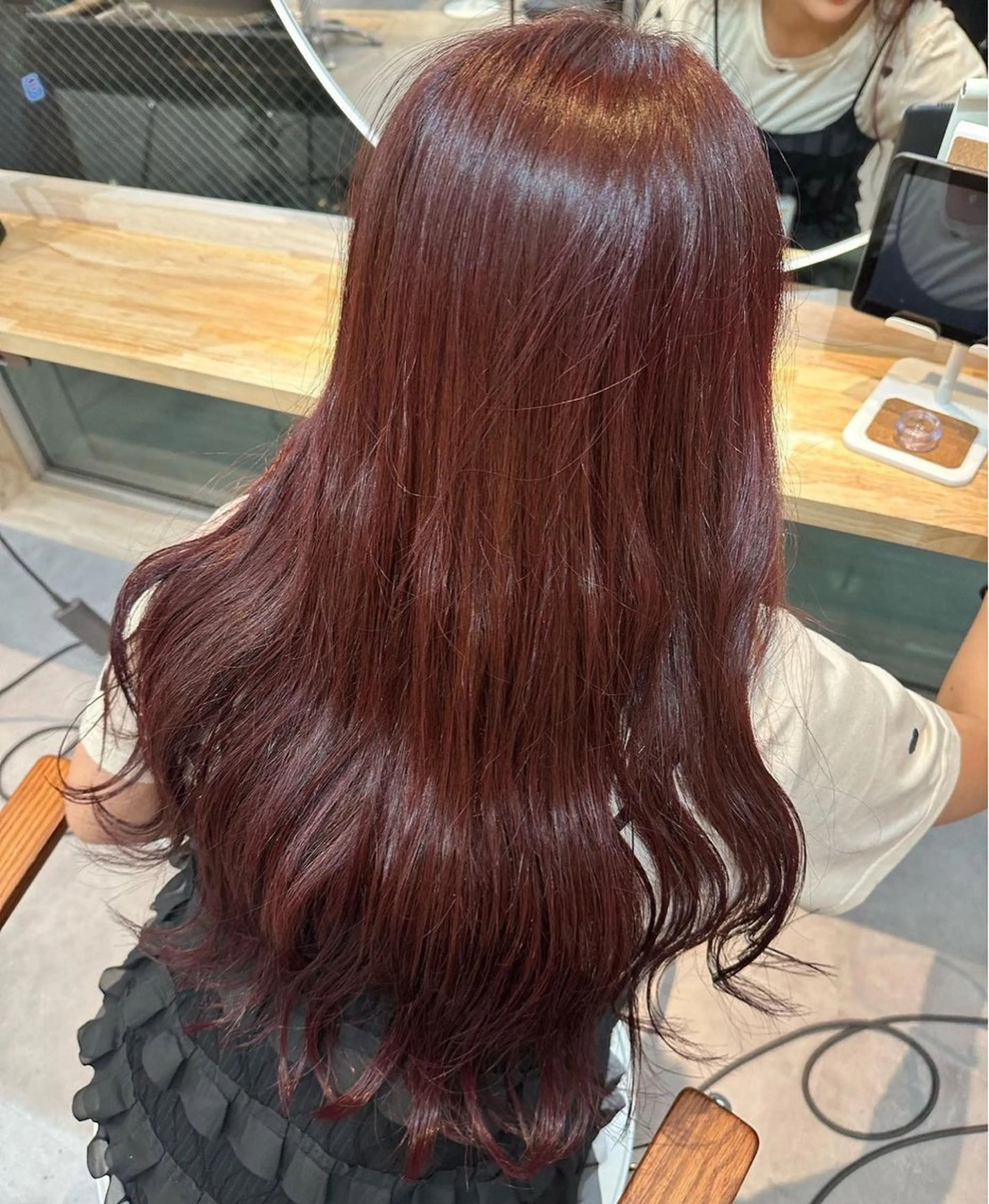 ロング カット ヘアカラー オノ アイラのヘアスタイル