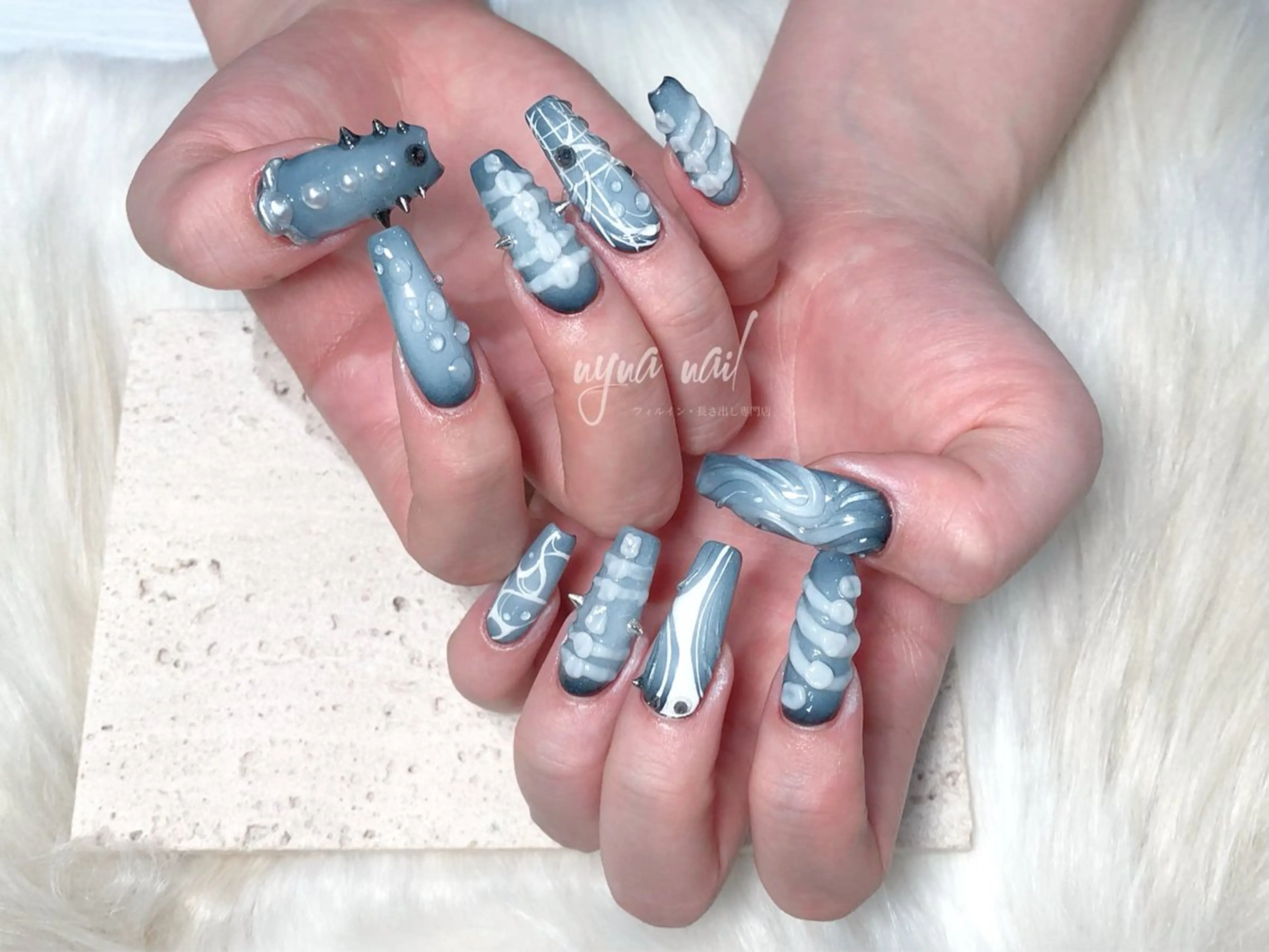 ネイル 花 火のネイルデザイン