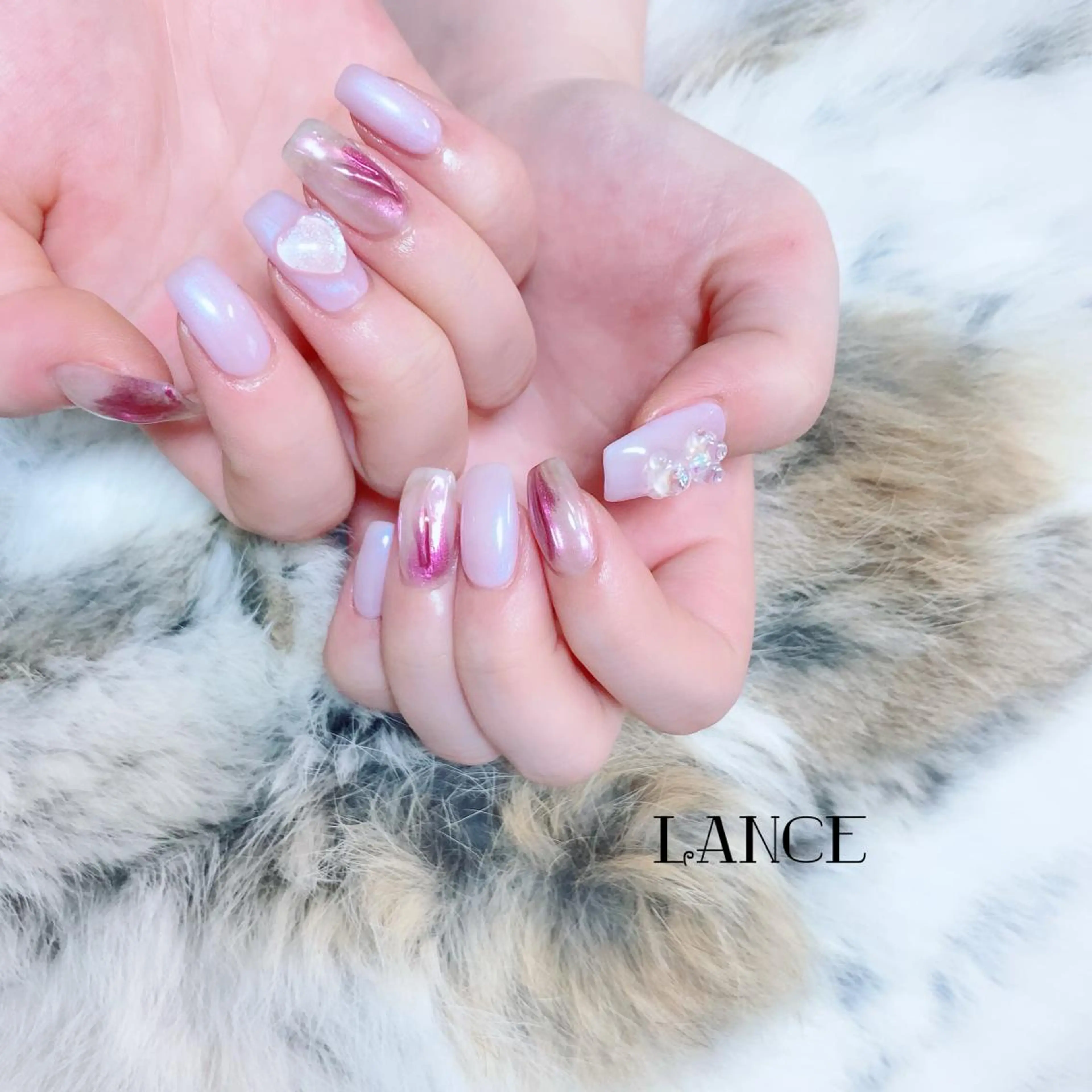 ミディアム ネイル オーロラネイル フットネイル フレンチネイル グラデーション キラキラネイル ハンドネイル Lance nailのネイルデザイン