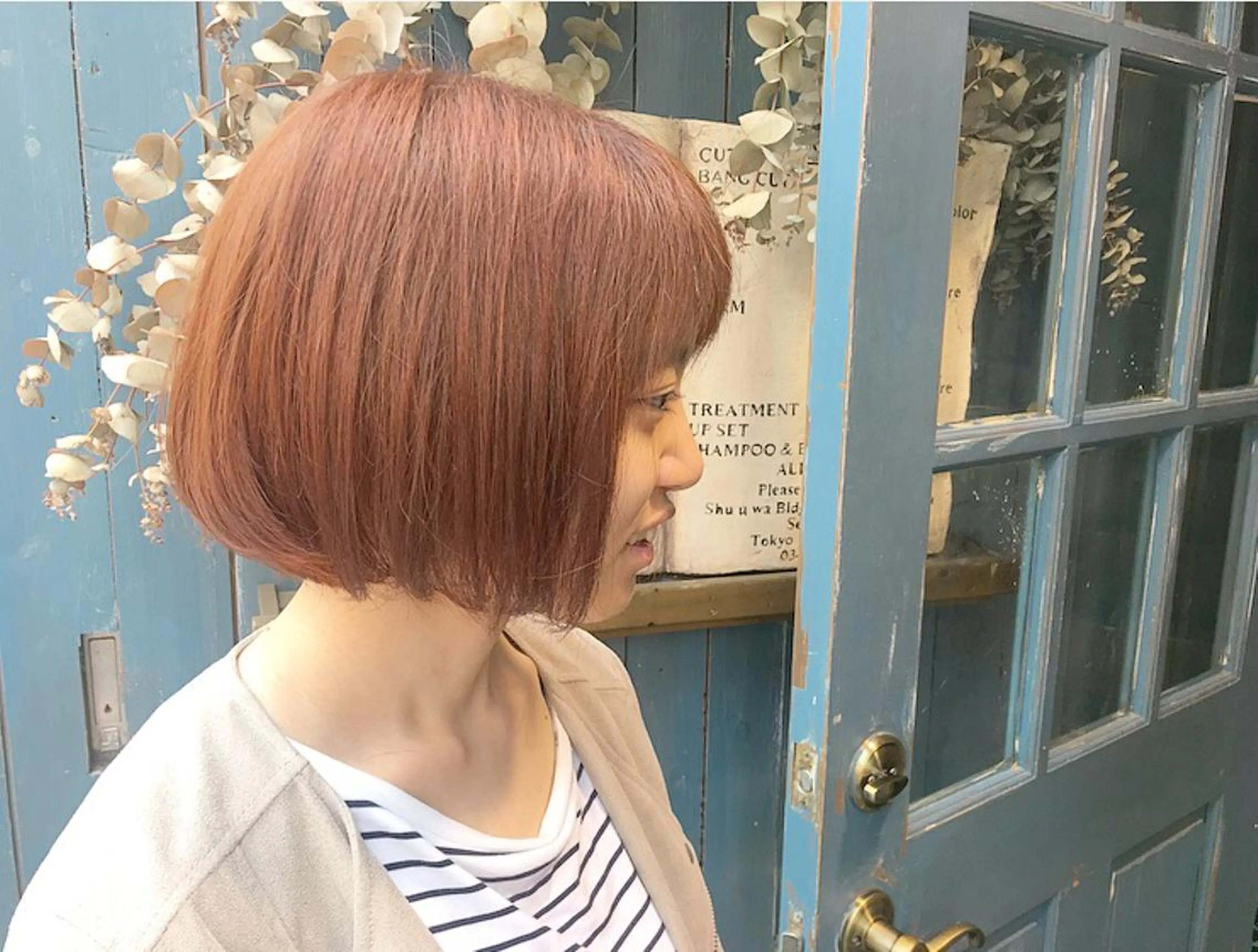 ショート カラー ブリーチ、パーマ 西部笑のヘアスタイル