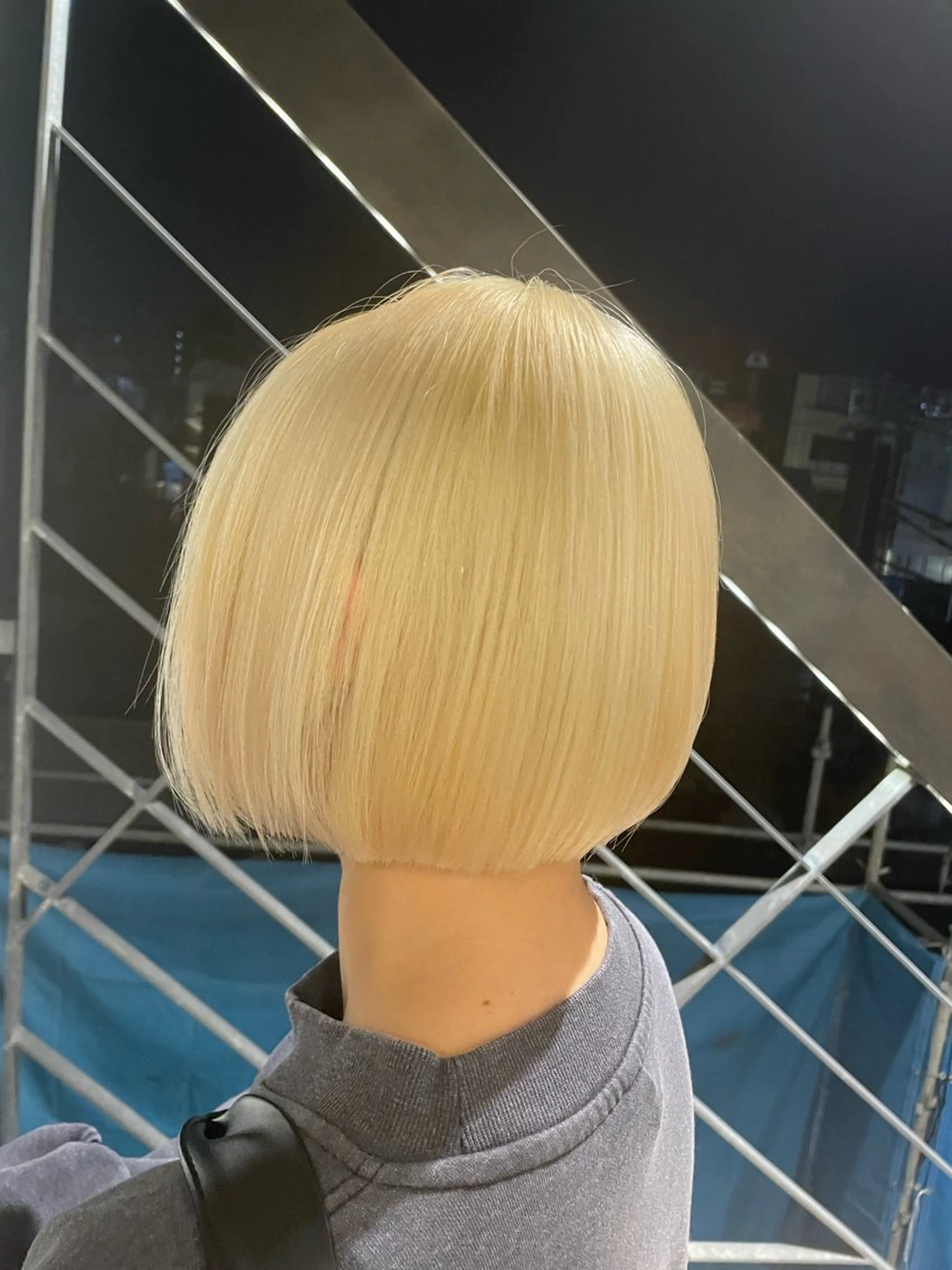 ショート カラー 抜きっぱなしブロンド ブロンド 透明感ブリーチ ハイトーンウエダのヘアスタイル