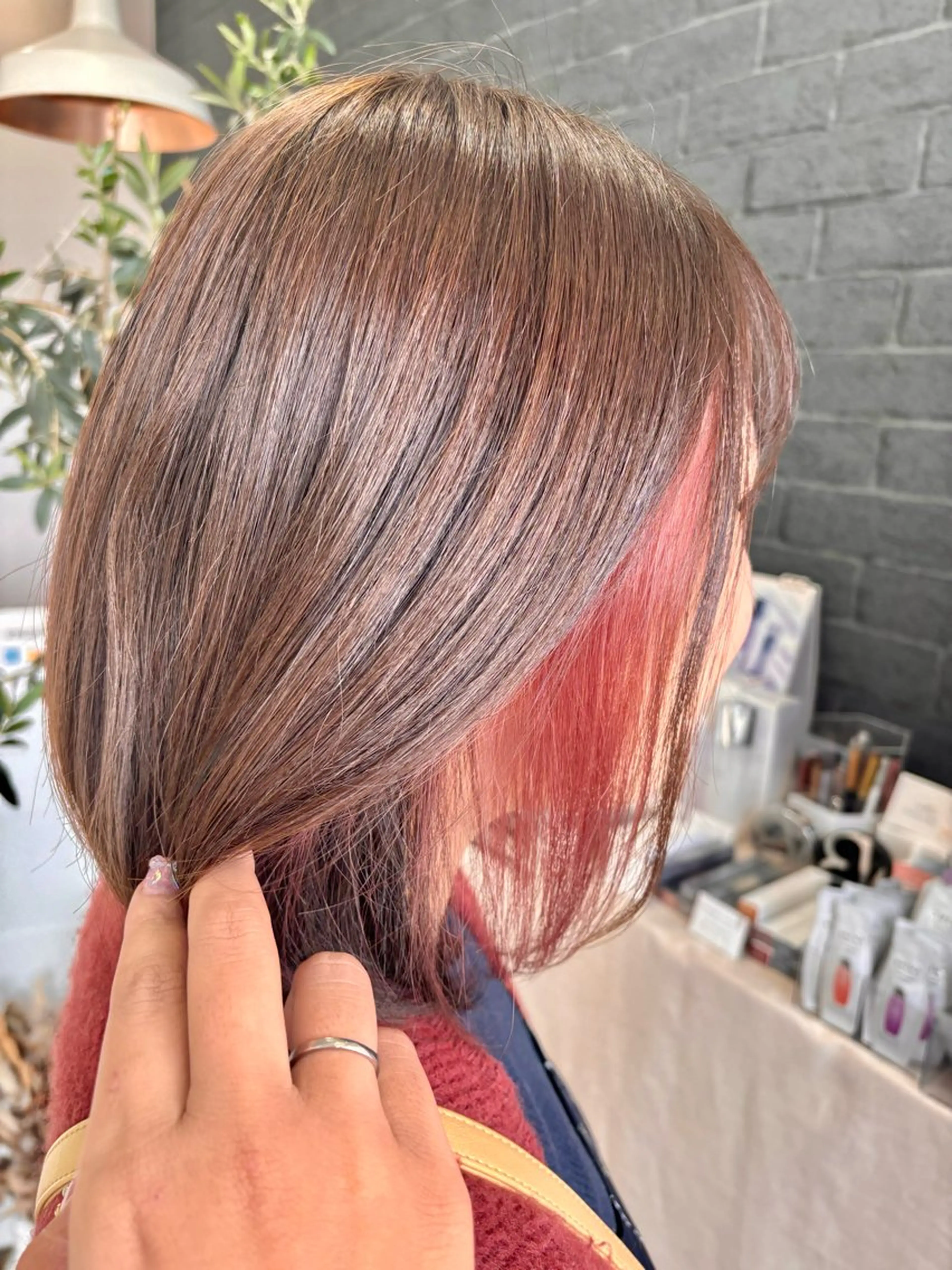 セミロング カラー ヤマグチ ユキナのヘアスタイル