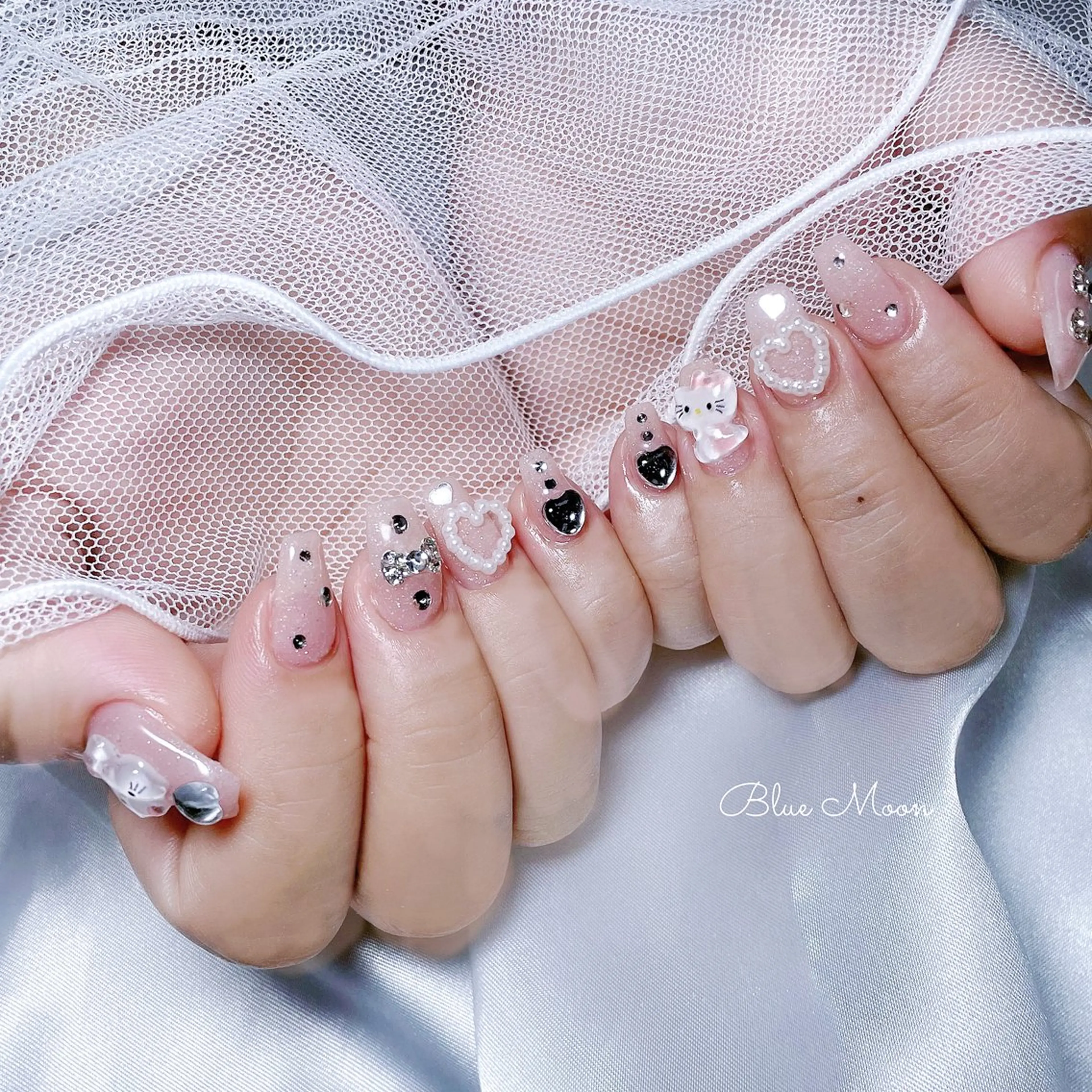 ネイル ハート リボン ハンドネイル フットネイル ハンドケア nail salon Blue Moonのネイルデザイン