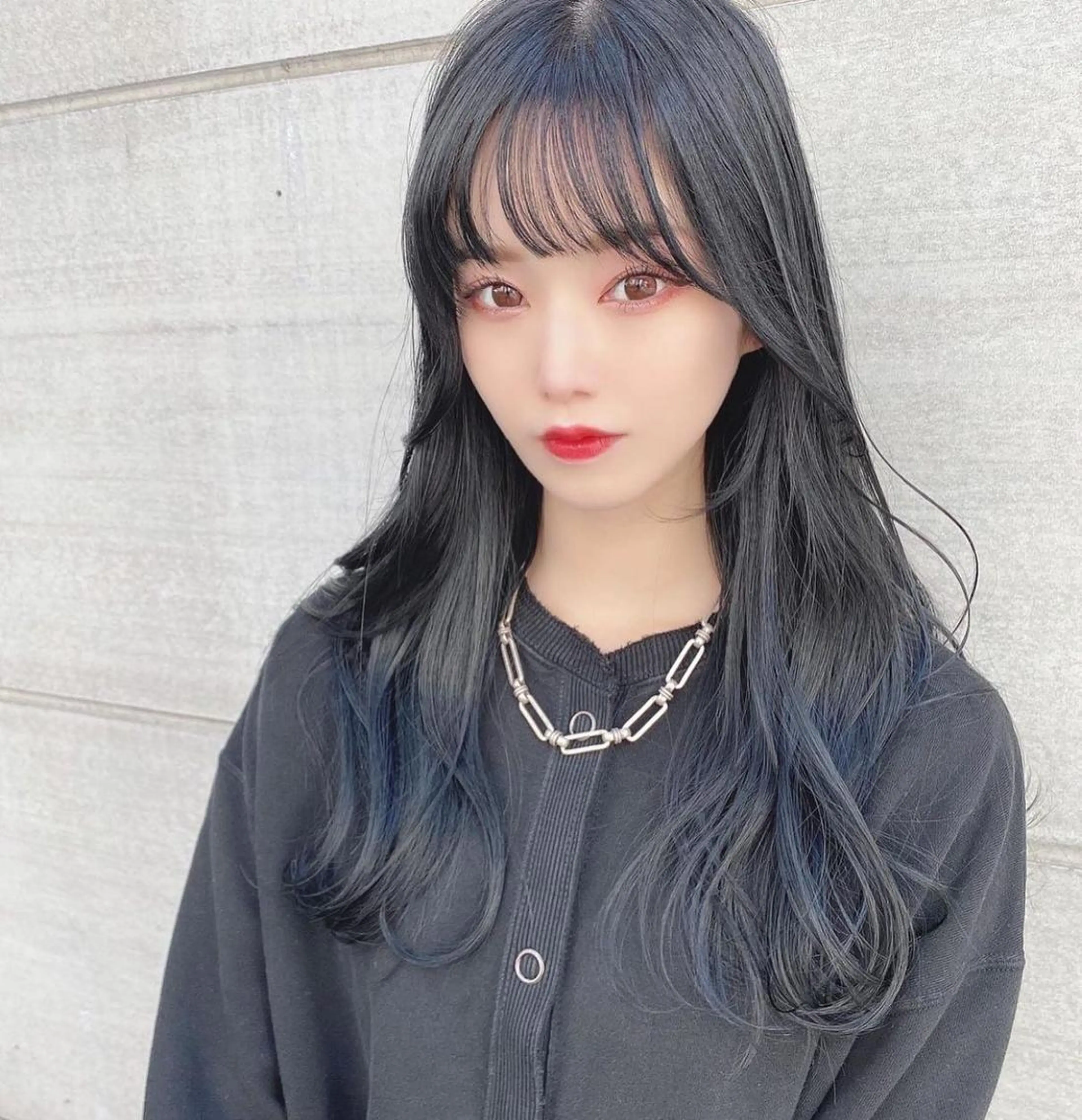 ミディアム カラー ヘアアレンジ ミディアムパーマ 黒髪 ブルーカラー ブルーブラック 透明感カラー 韓国/髪質改善💘 櫻井かれんのヘアスタイル