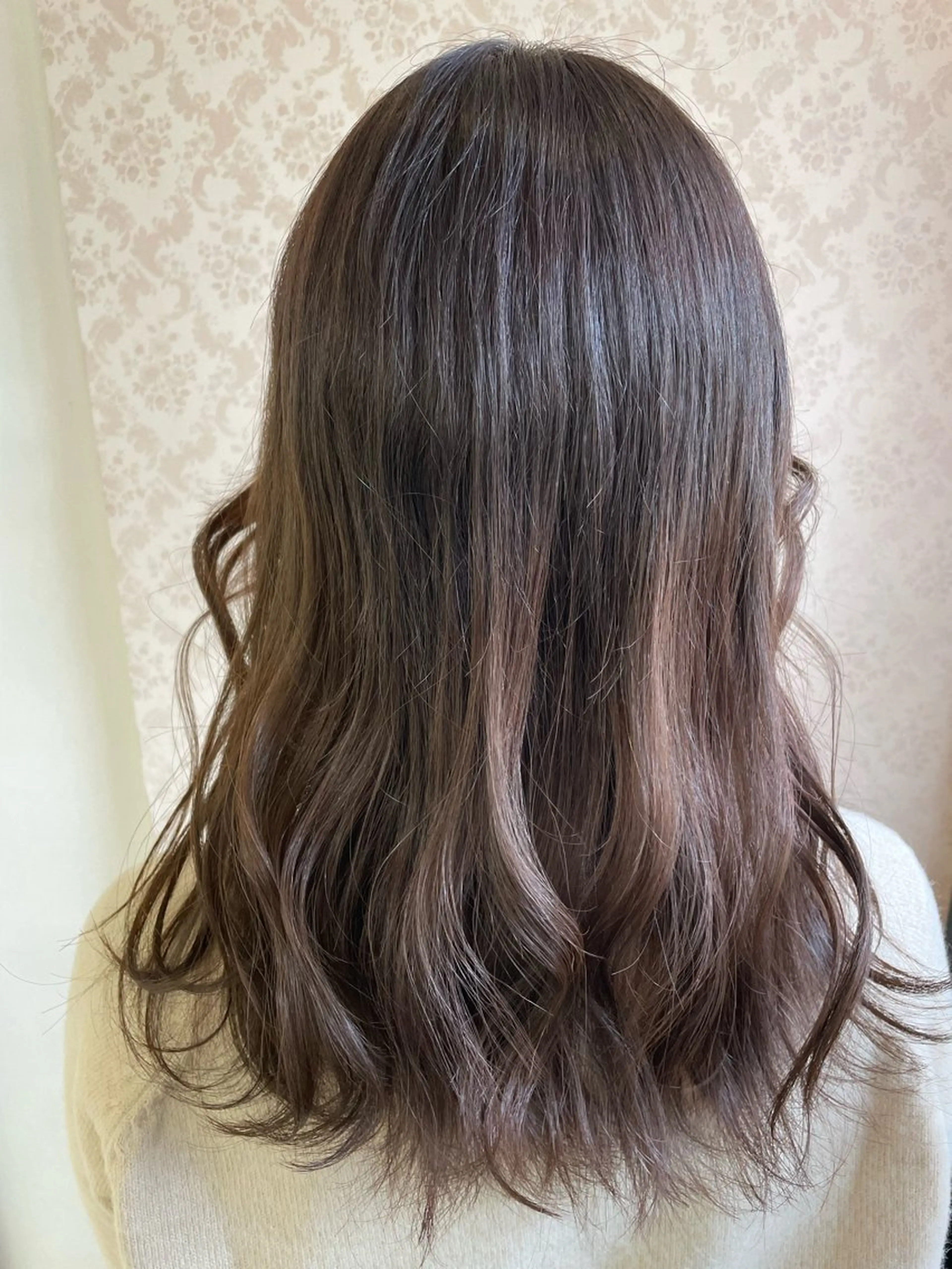 セミロング ヒヨシ ルナのヘアスタイル