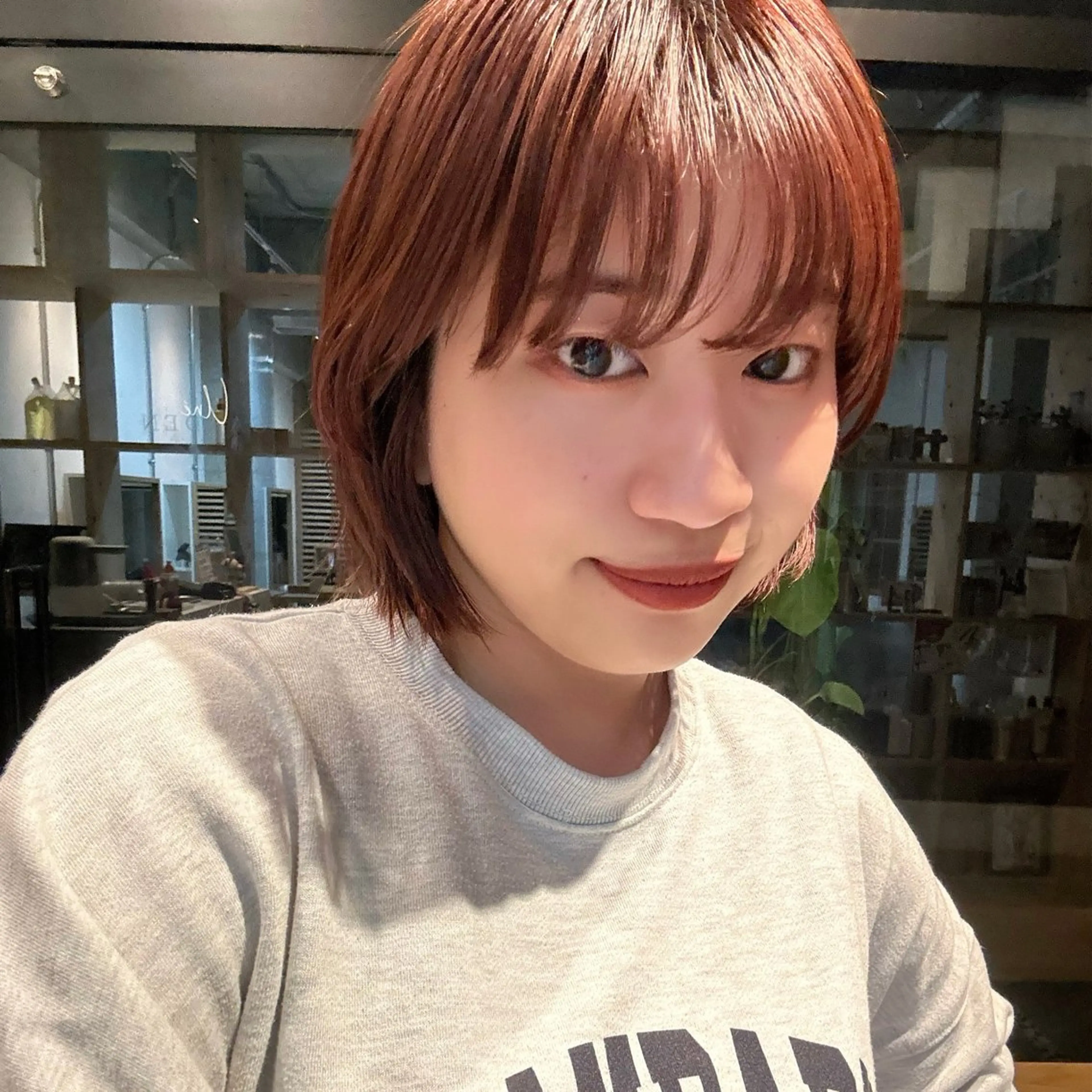 ショート カラー ブリーチ ダブルカラー ブリーチなしカラー ピンクカラー レッドカラー ボブ/レイヤー/ニュ アンスパーマ/小夏のヘアスタイル