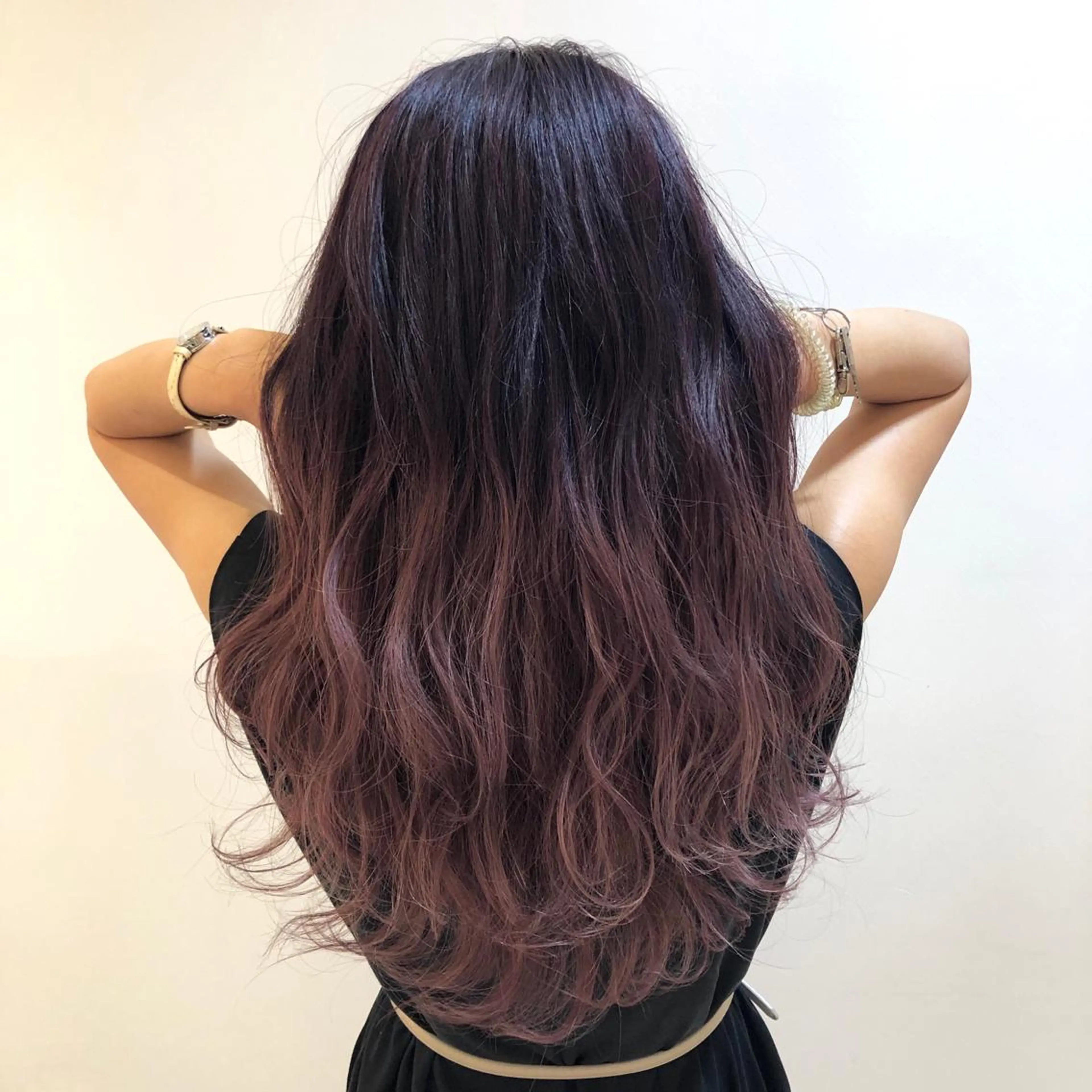 ロング カラー グラデーションカラー ピンクカラー ピンクパープル パープルカラー ヘアカラー トリートメント 🌈ぷる艶カラー🌈 髪質改善👑柳沼尚貴のヘアスタイル