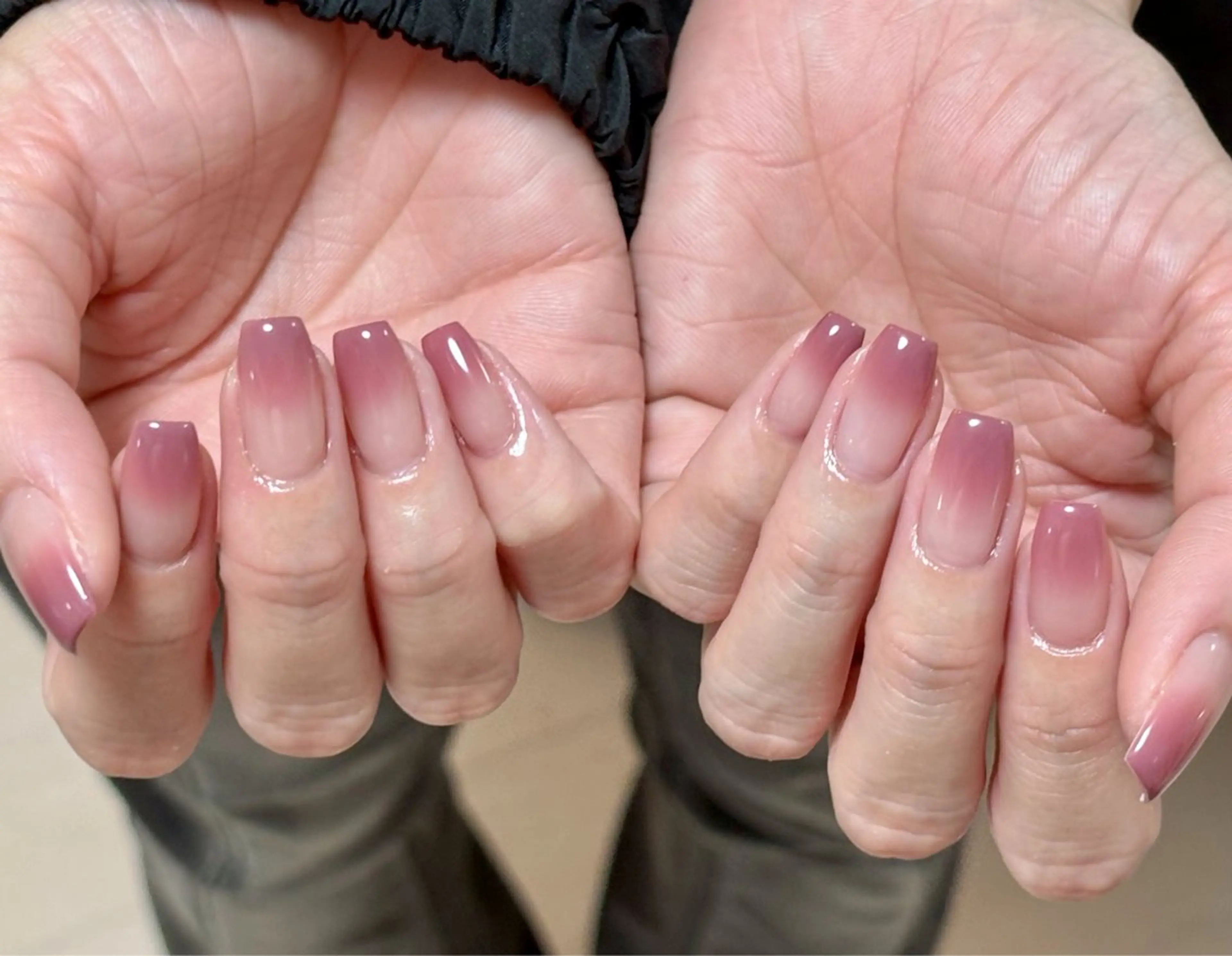 ネイル グラデーション ハンドネイル IYOU NAIL町田店所属・IYOUNAIL- Piggyのネイルデザイン