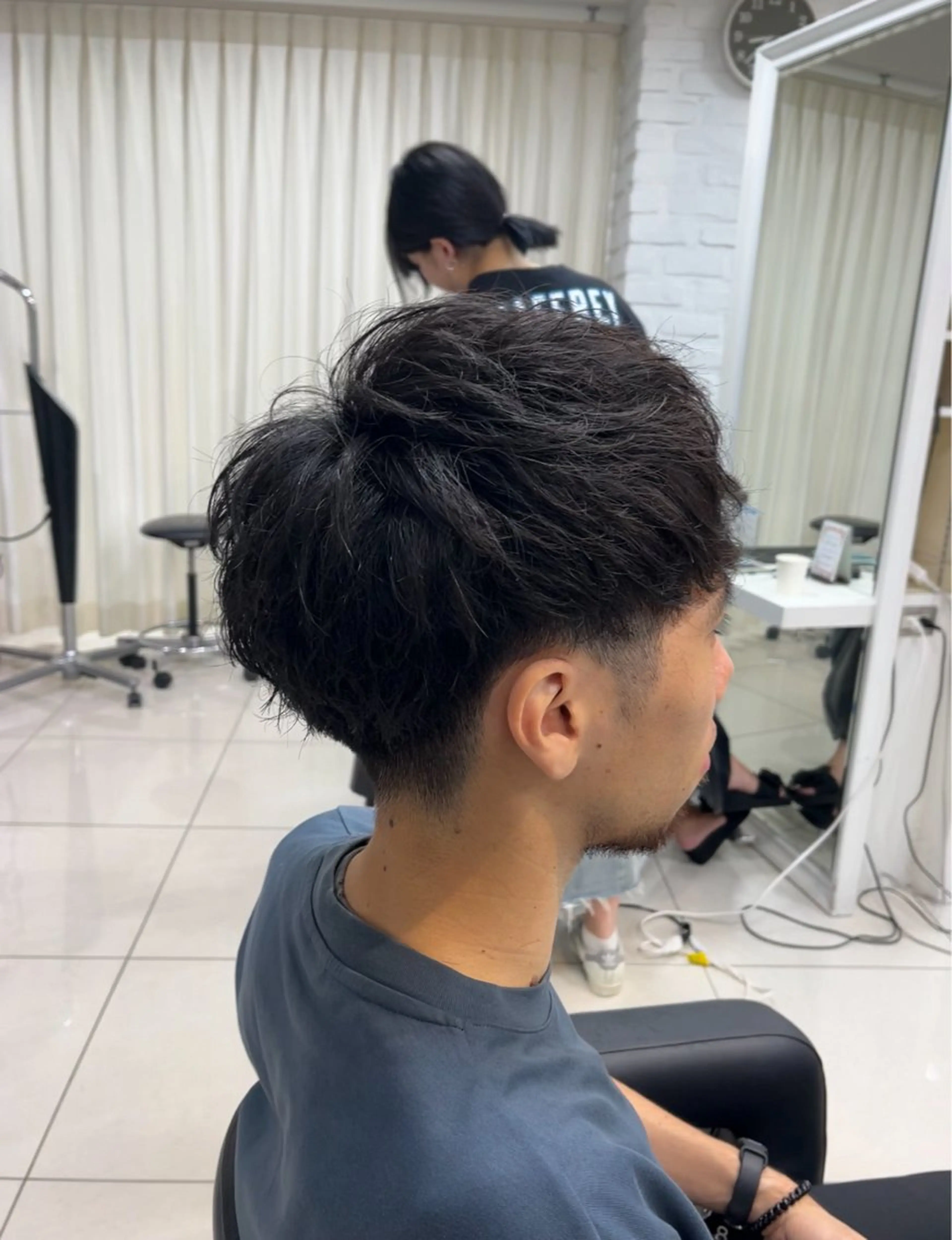 ショート カラー パーマ メンズ 【シャドウパーマ センターパート】義心のヘアスタイル