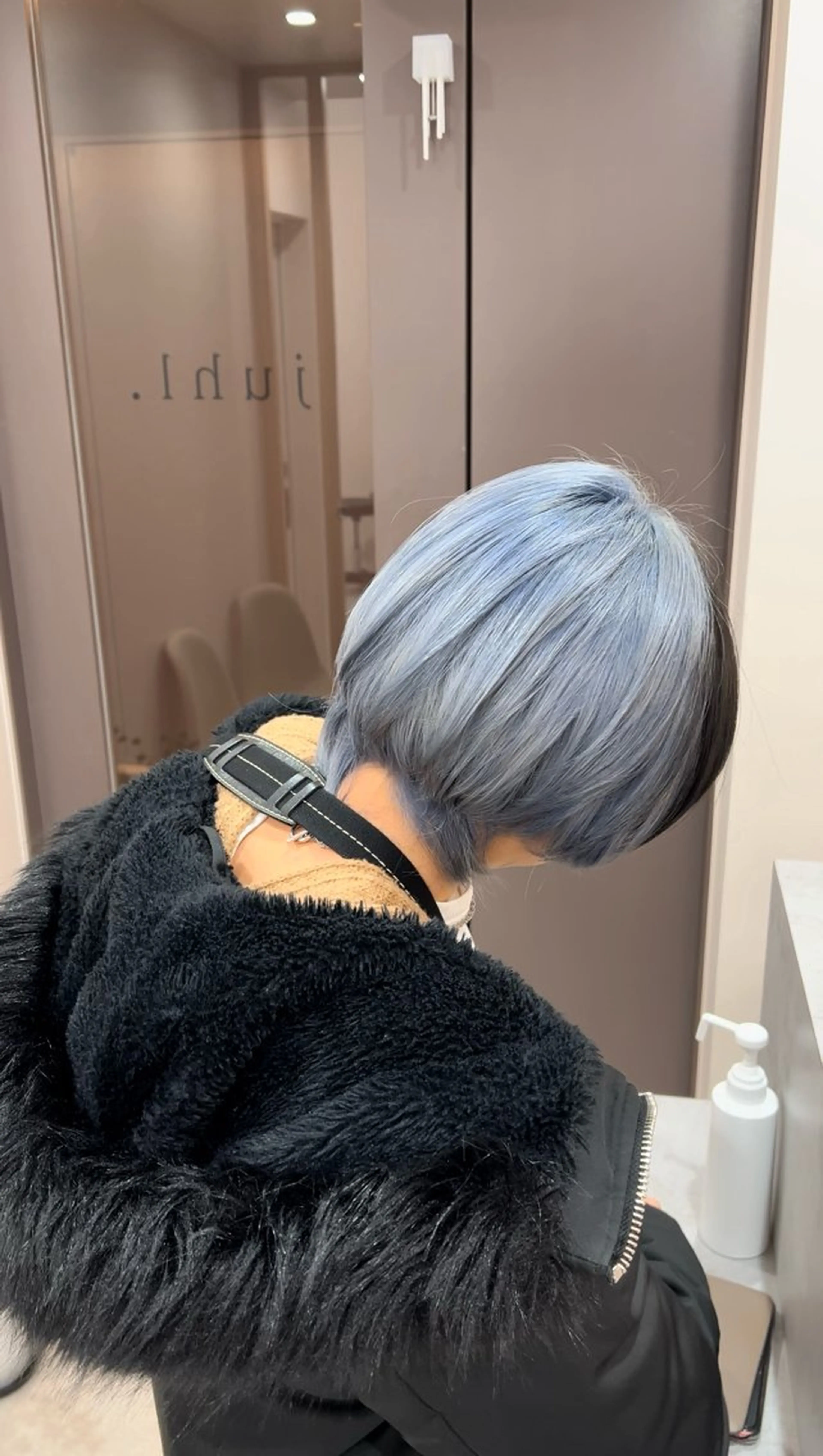 ショート カラー ブリーチ ネイビーカラー バレイヤージュ /ハイライト/もときのヘアスタイル