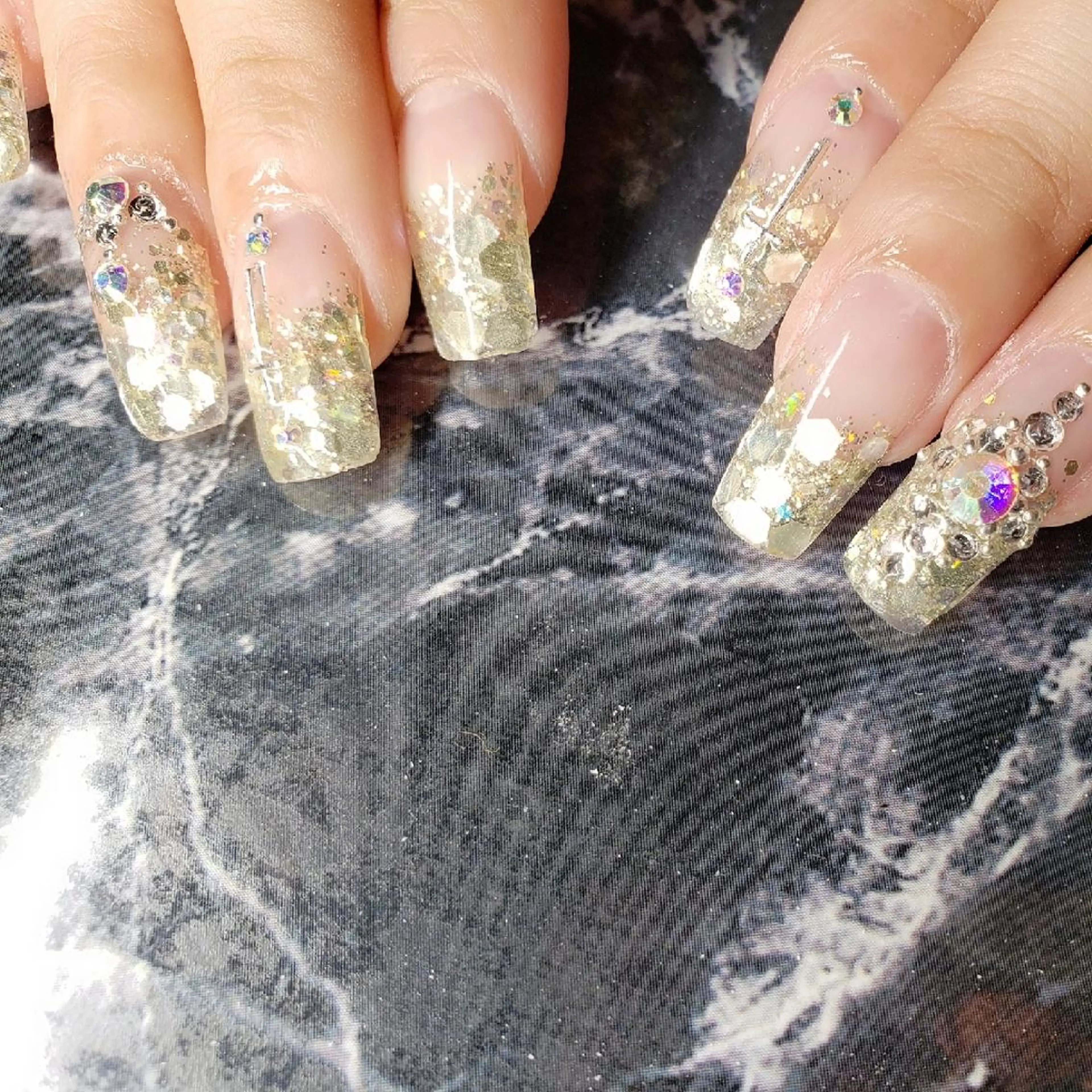 ミディアム ネイル ハンドネイル クロキ 。のネイルデザイン