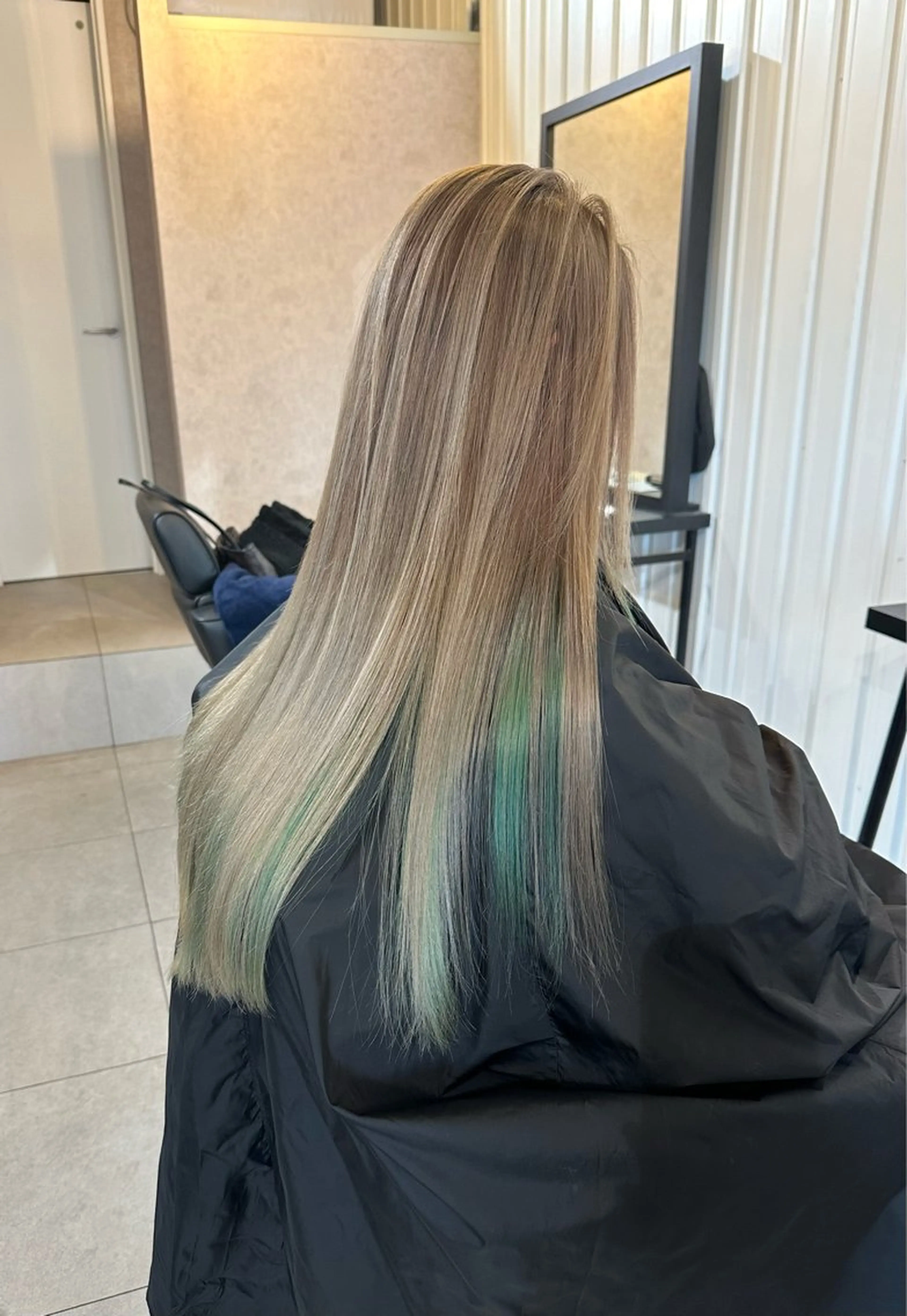 ロング カラー インナーカラー 森本 笑のヘアスタイル