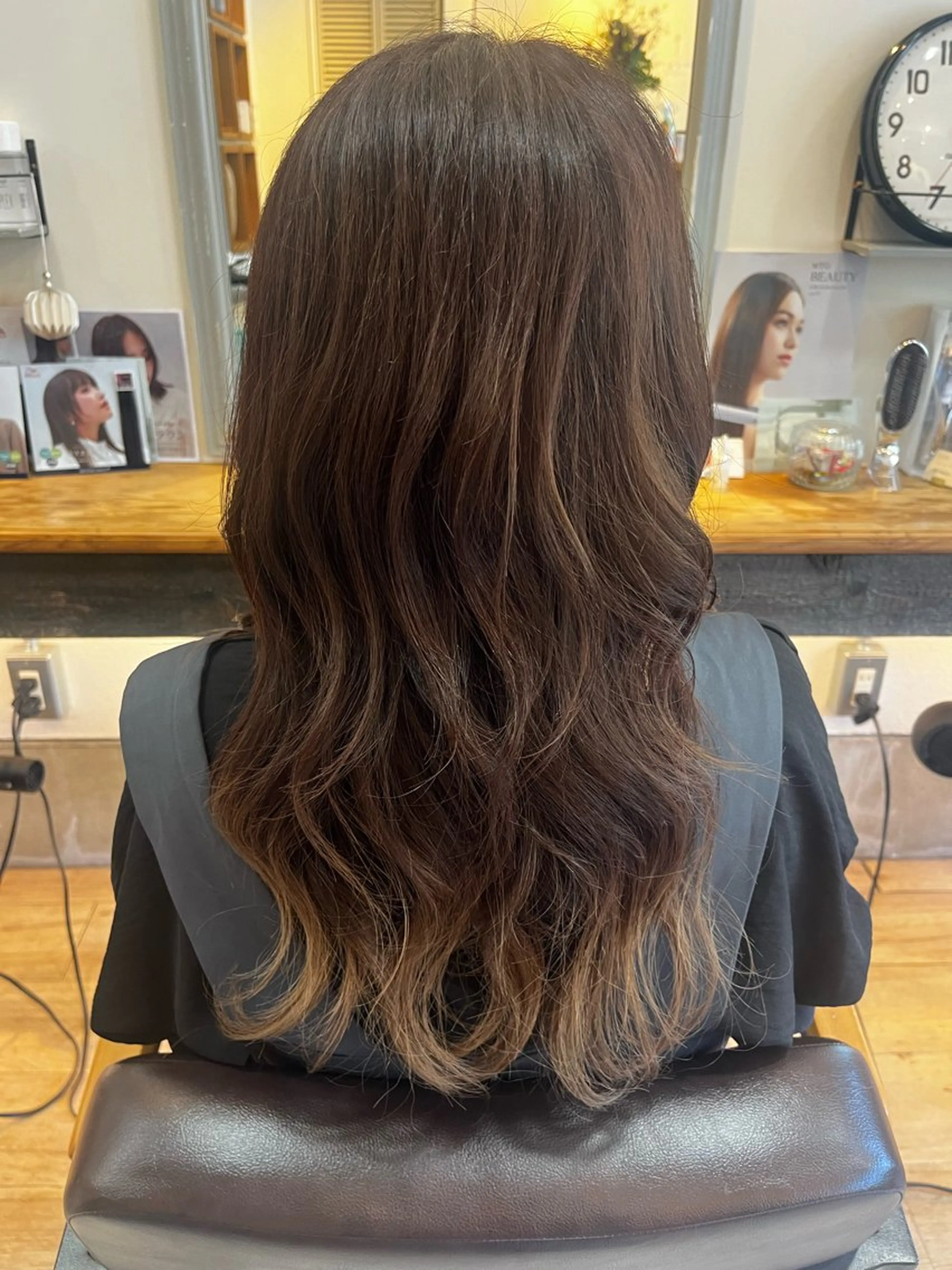 ロング カラー グラデーションカラー ハラちゃんカット✂︎ 透明感🩵ケアカラーのヘアスタイル