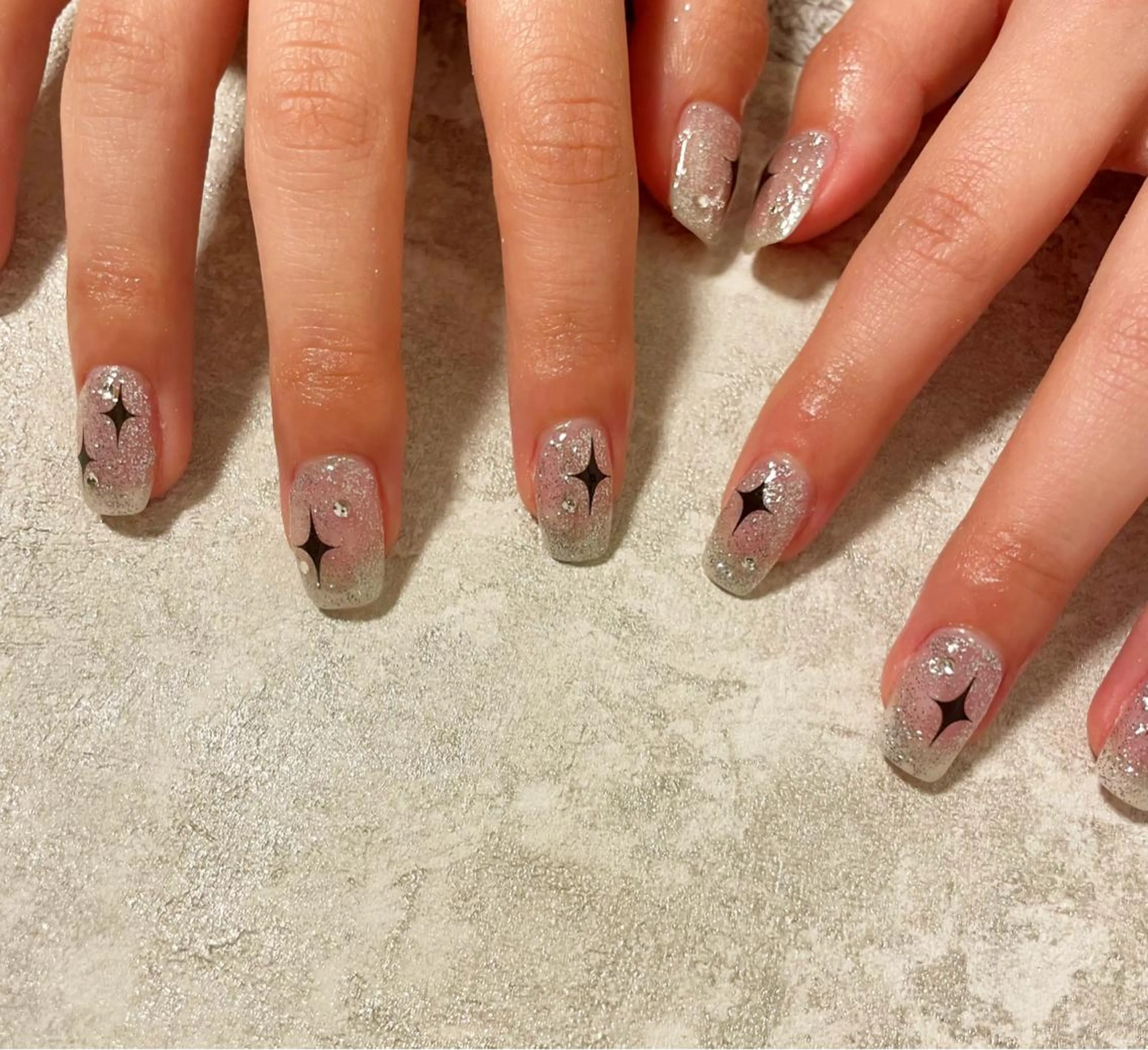 ショート ネイル キラキラネイル Re:st〔リスト〕所属・ayane Re:st〔リスト〕のネイルデザイン