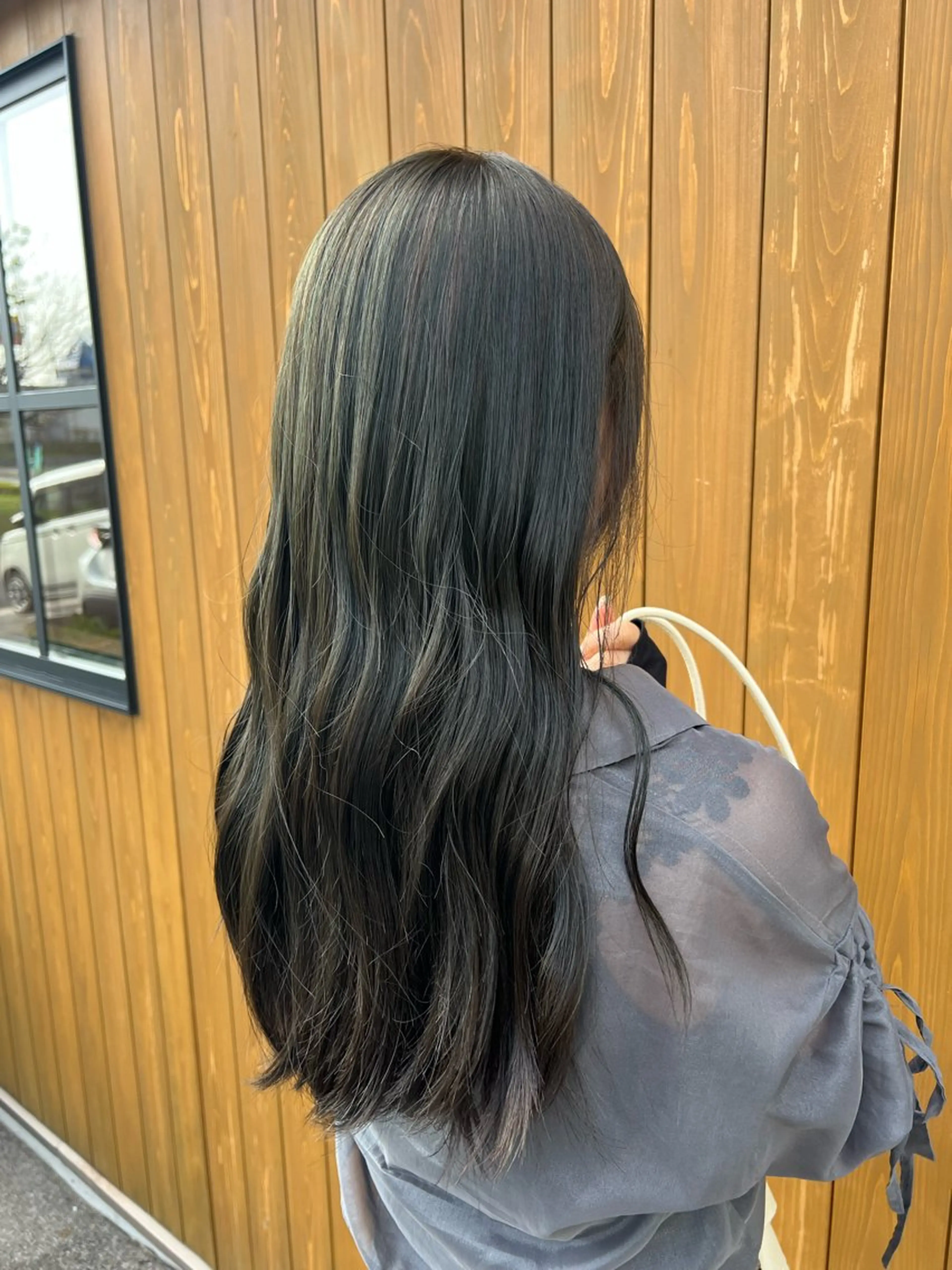 ロング カラー 吉田 咲樹のヘアスタイル