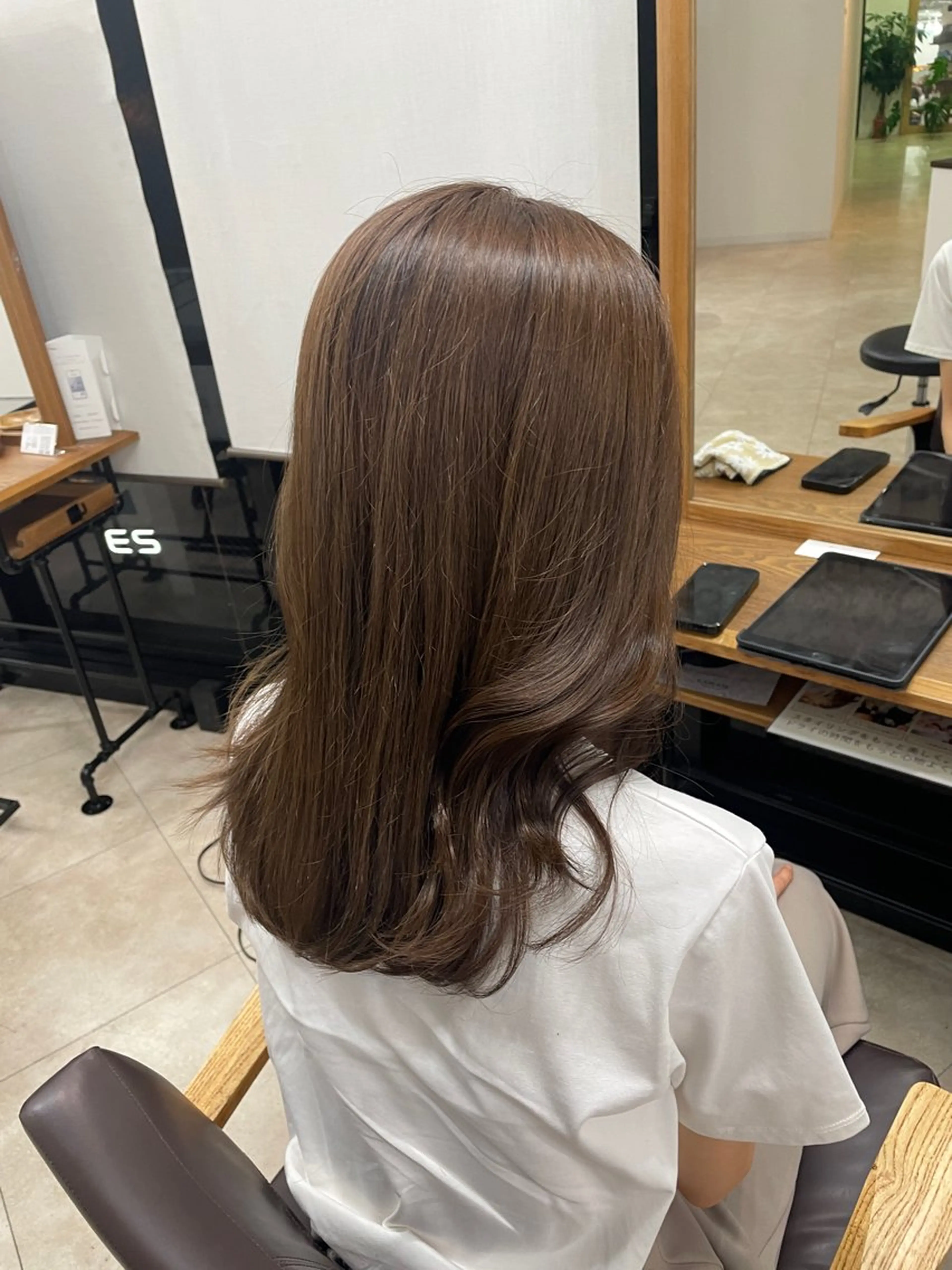 セミロング カット ヘアカラー トリートメント コトネ🫧 韓国風レイヤーカットのヘアスタイル