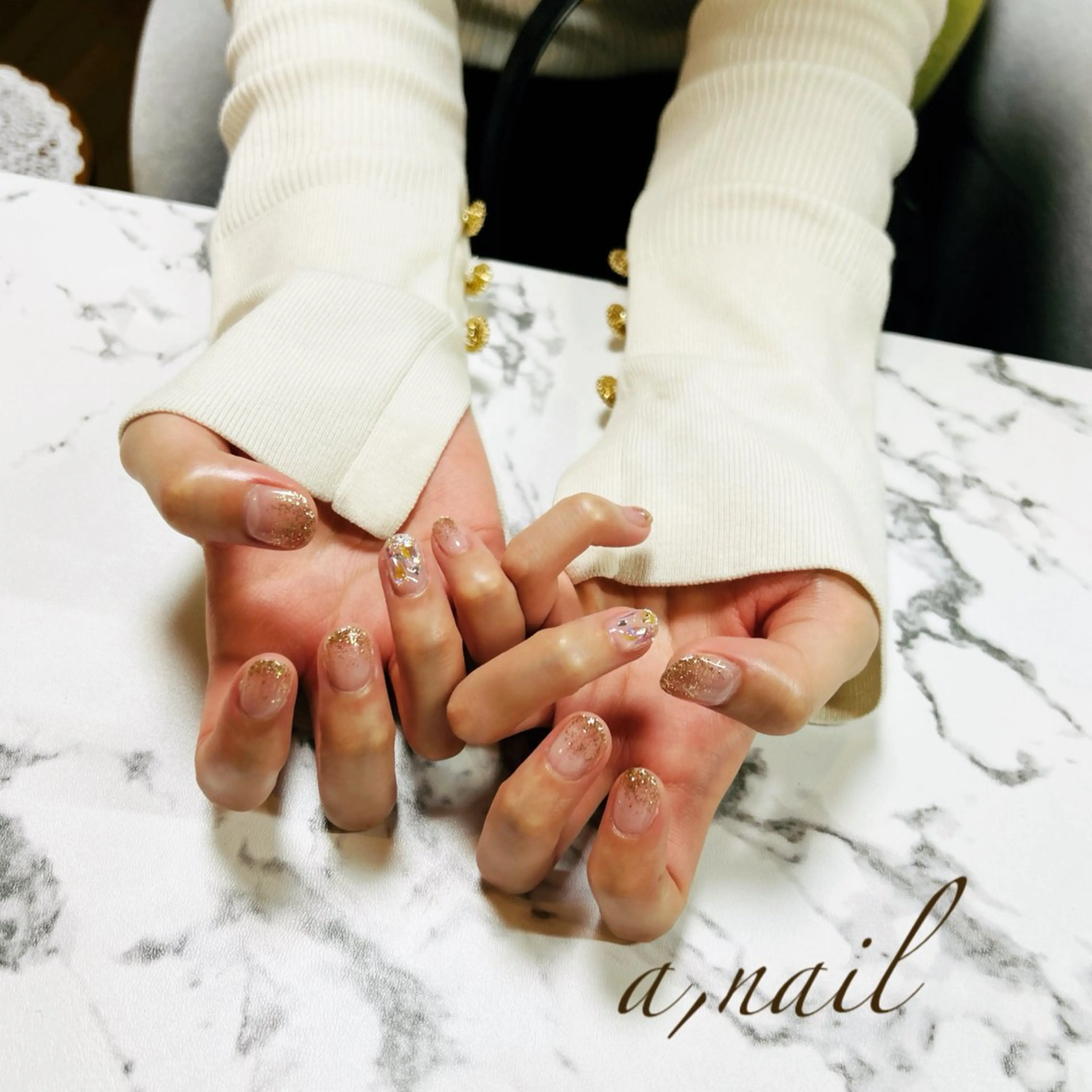 ネイル オーロラネイル フットネイル ジェルネイル グラデーション キラキラネイル ハンドネイル ネイルサロン エーネイルのネイルデザイン