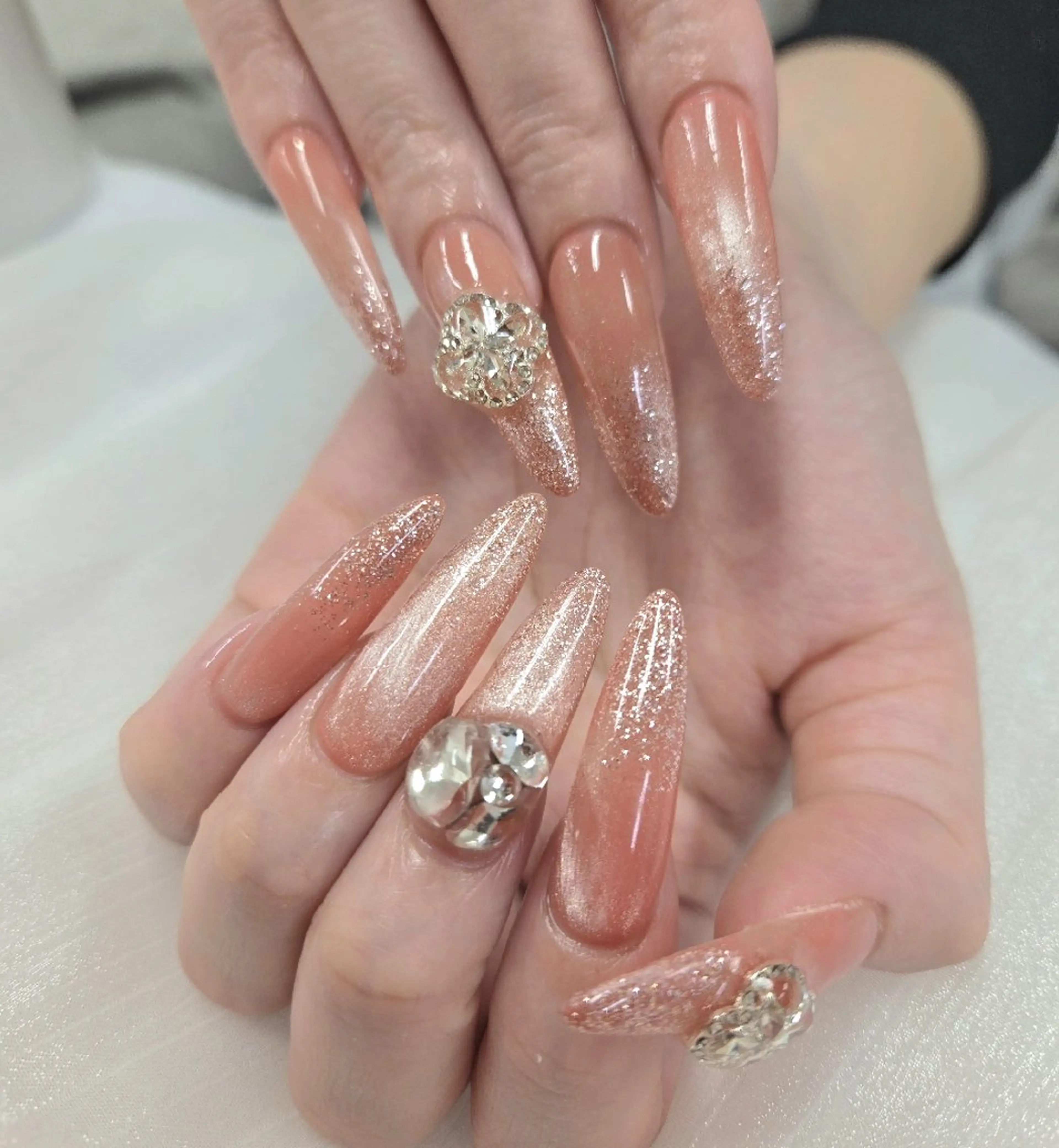 ネイル アートネイル オーロラネイル チークネイル ジェルネイル グラデーション ハンドネイル 河野ちえ (雑誌掲載サロン)のネイルデザイン