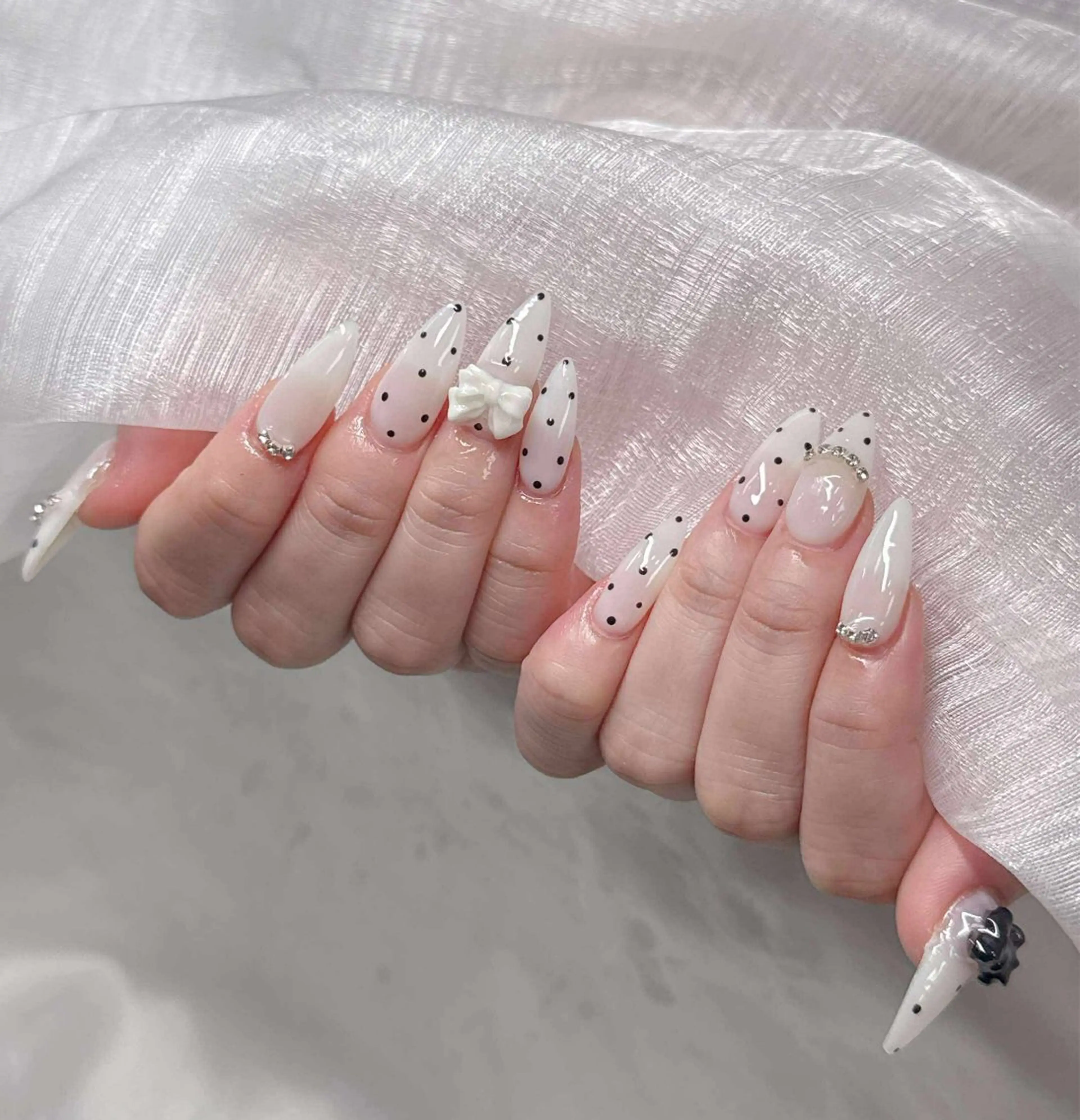 ネイル 長さ出し グラデーション 卒業式 キラキラネイル マグネットネイル ハンドネイル Lee Nailsのネイルデザイン