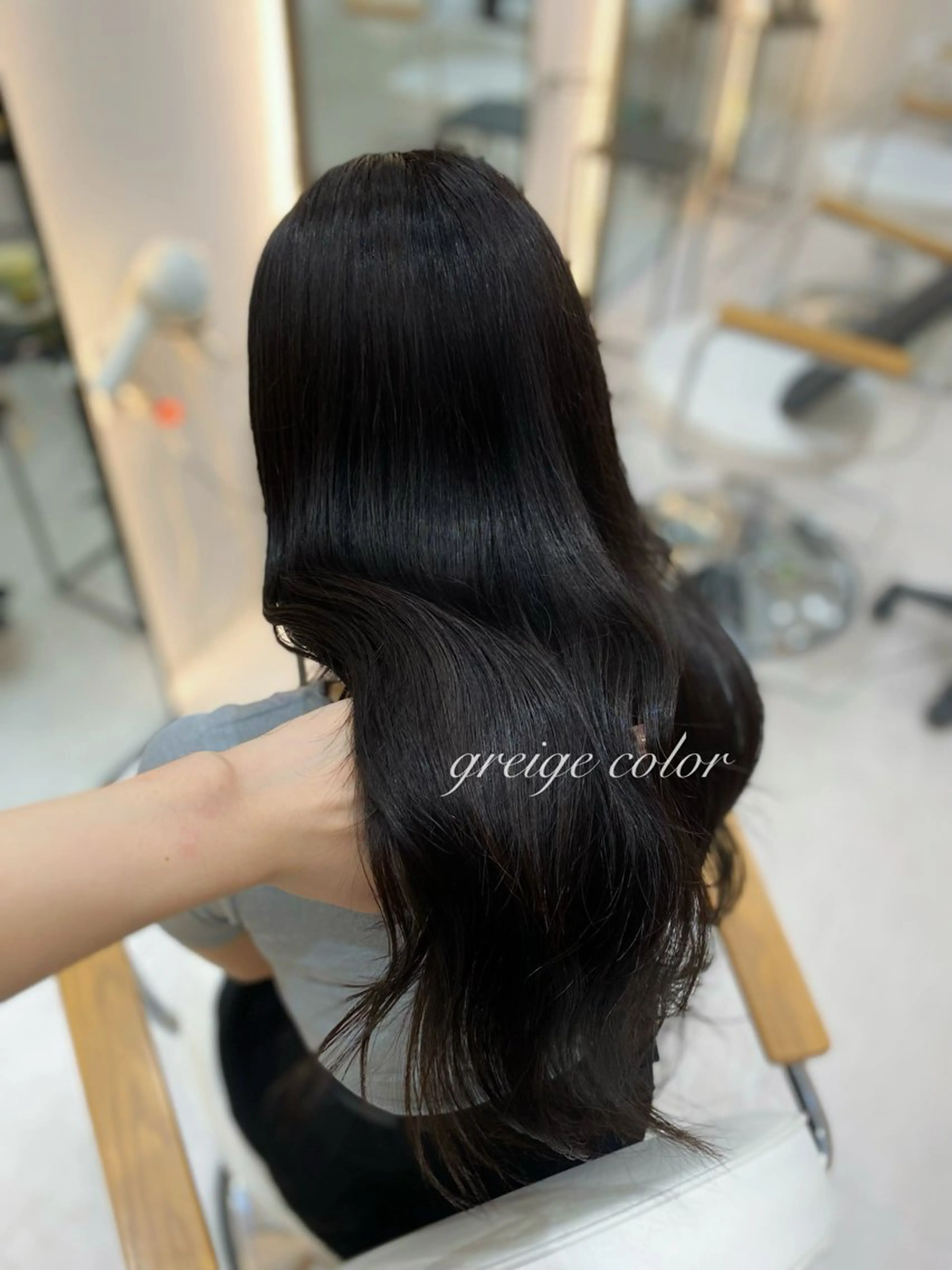 ロング カラー 透明感カラー グレージュ 韓国風ヘア カット ヘアカラー トリートメント 艶髪・透明感カラー・ 韓国ヘア・Yuriのヘアスタイル