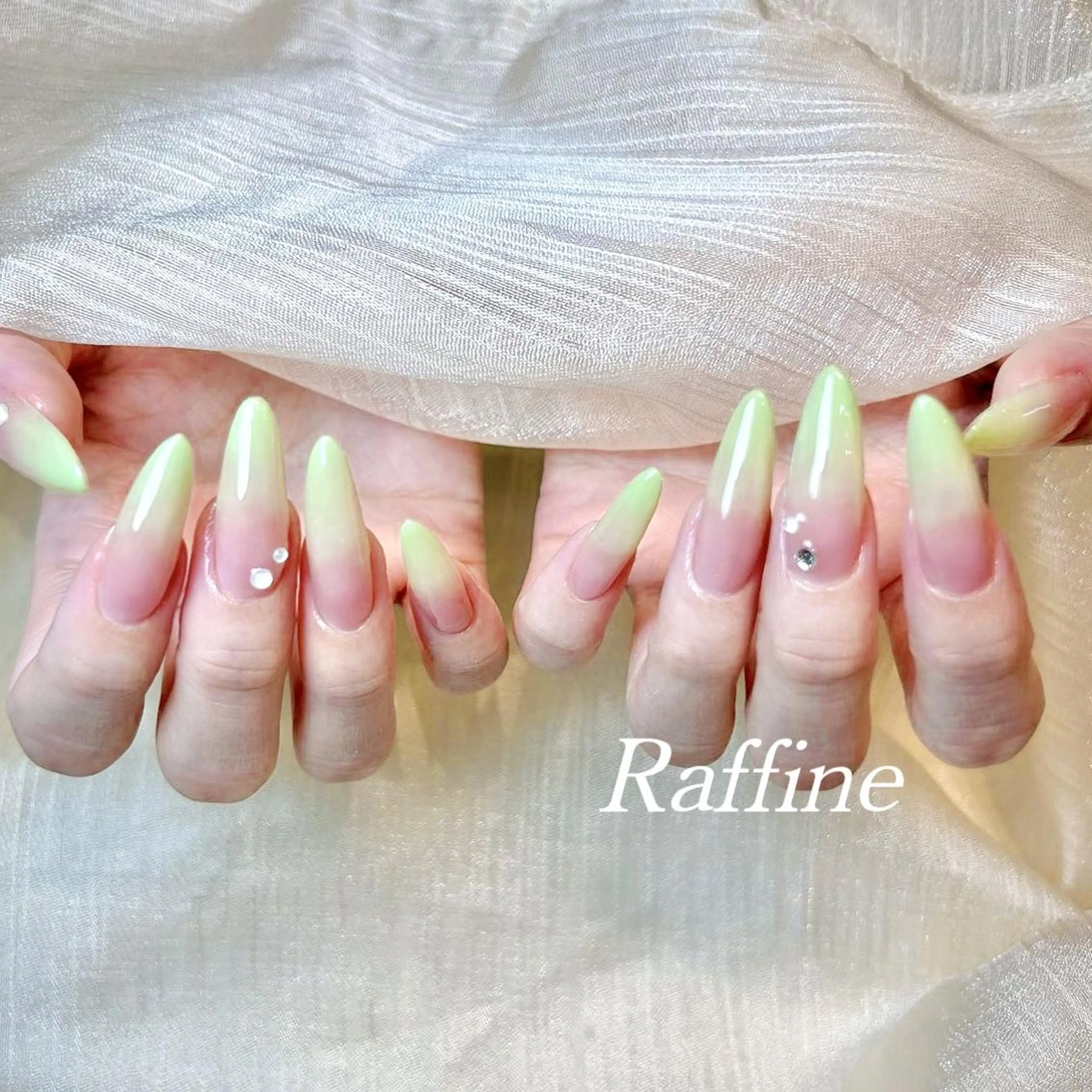 ネイル RAFFINE 月🦋🩵のネイルデザイン