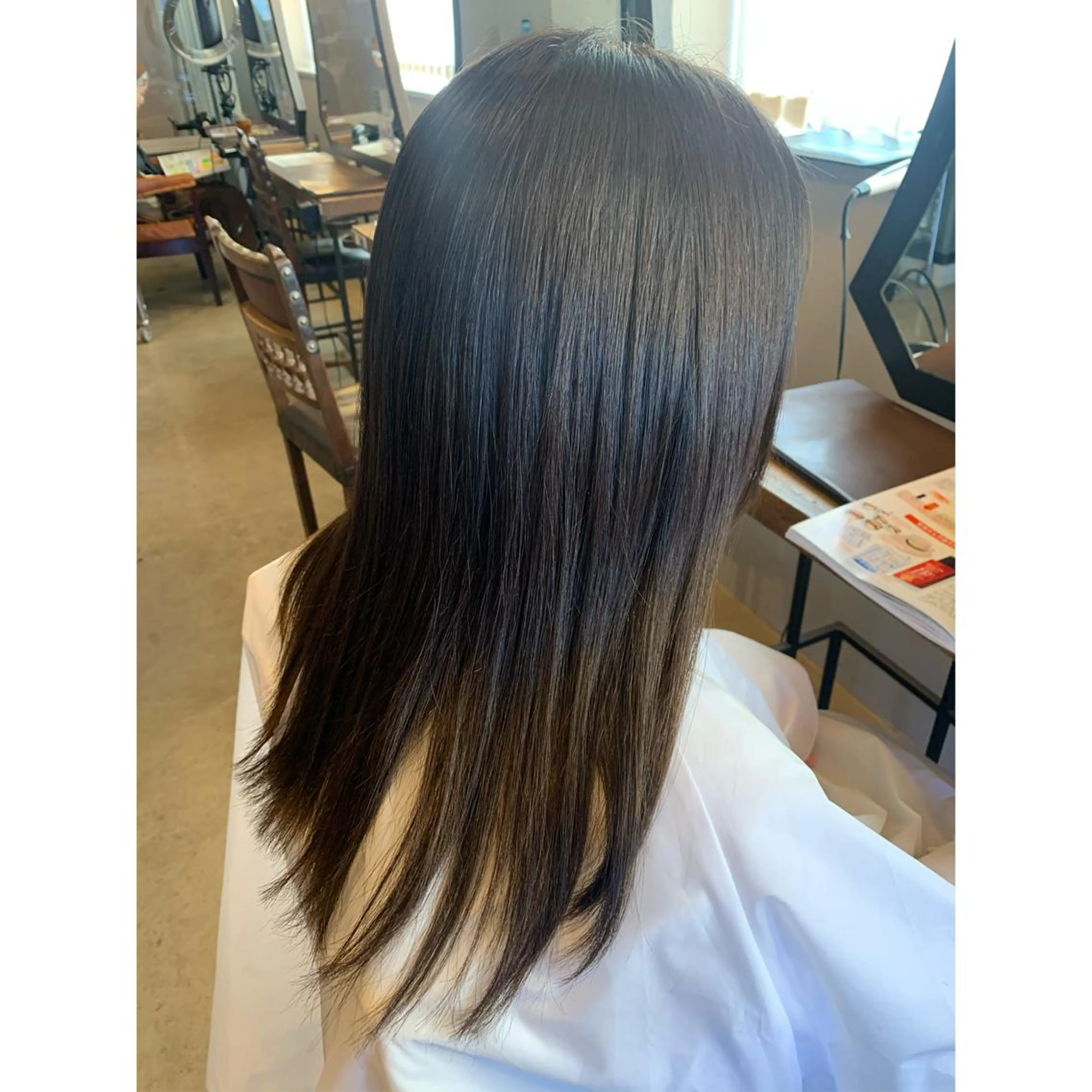 ロング カラー 透明感カラー ミント カット ヘアカラー 佐藤 美紅のヘアスタイル