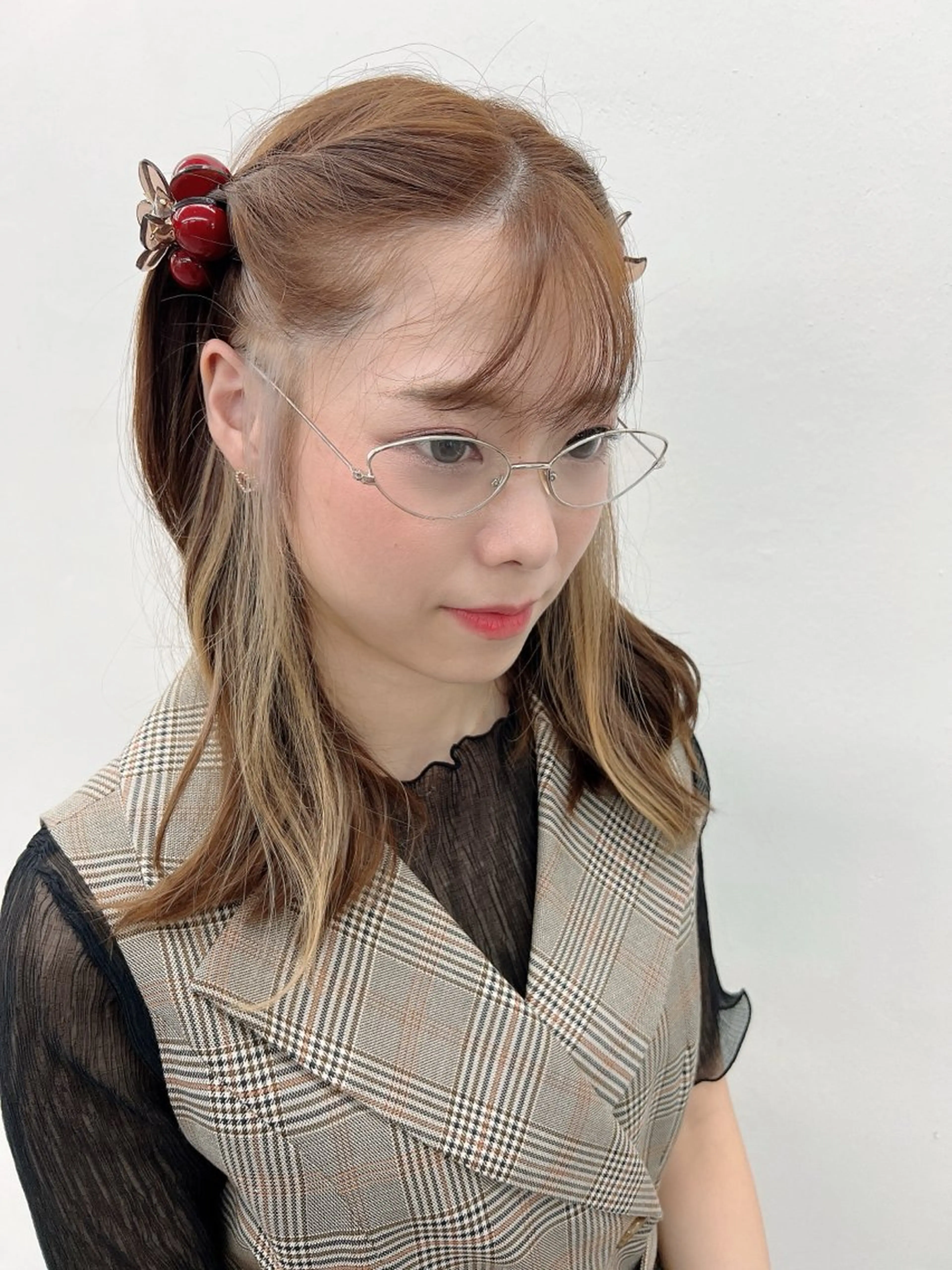 カラー ブリーチ イヤリングカラー ハイトーン /愛子のヘアスタイル