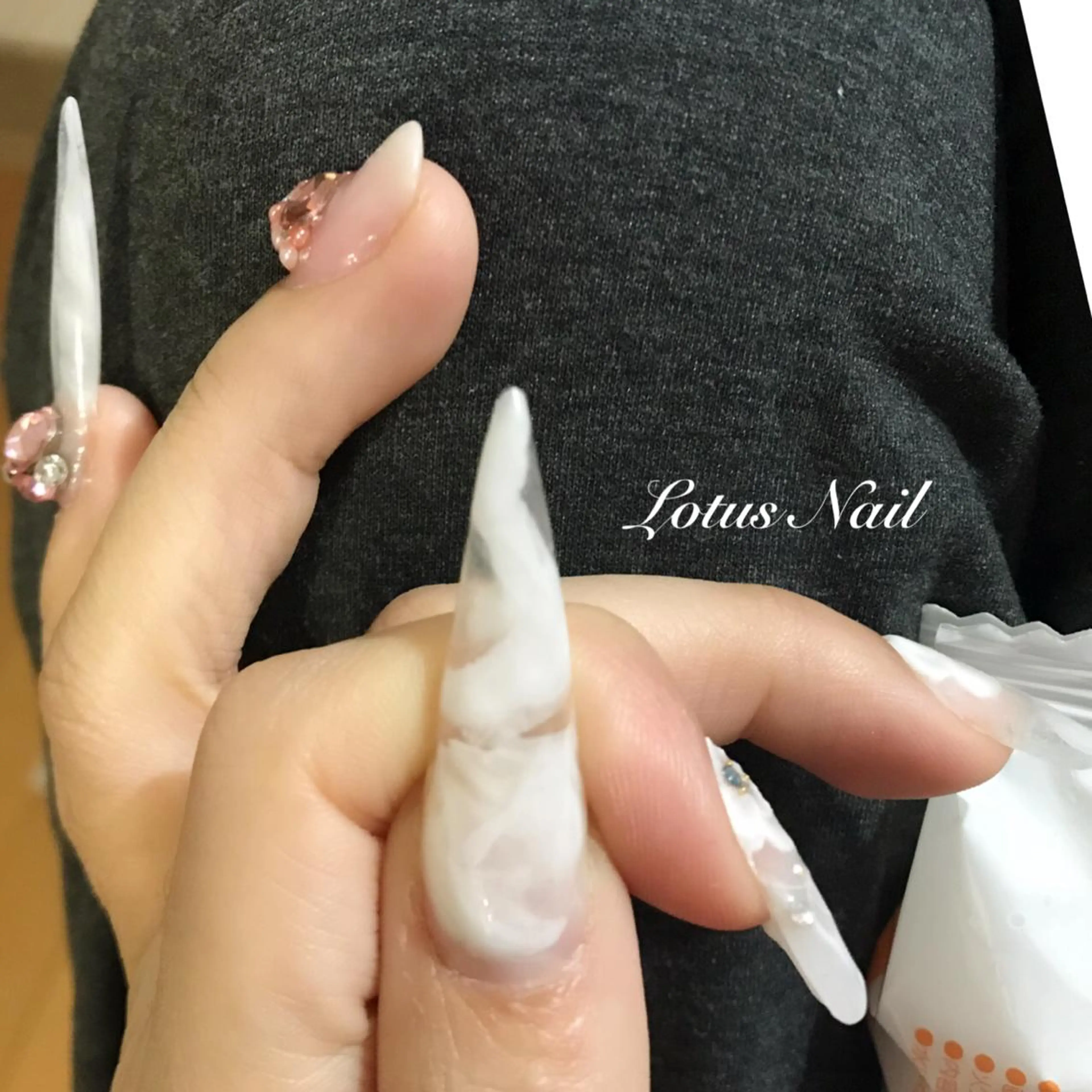 ネイル ロングネイル スカルプネイル Lotus Nailのネイルデザイン