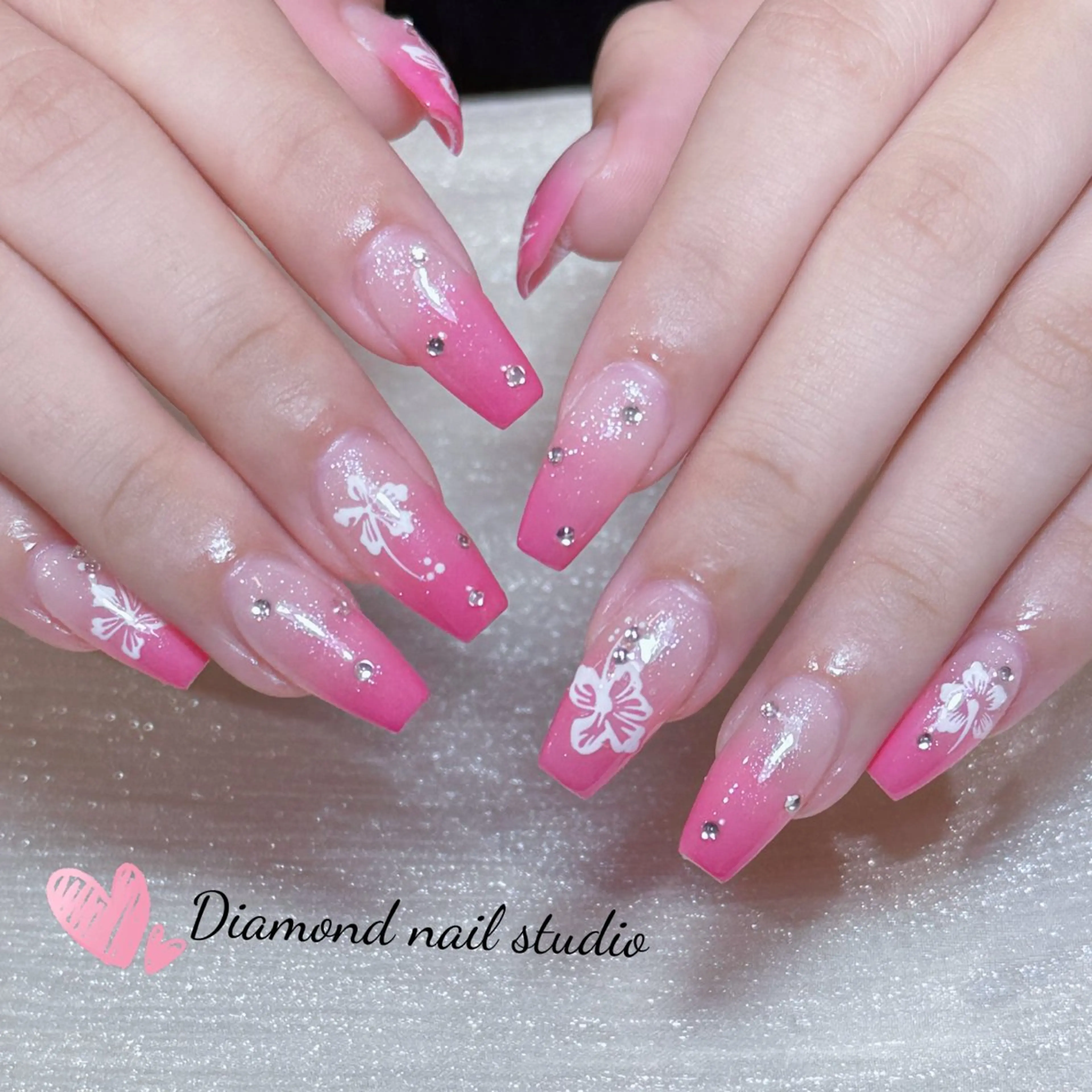 ネイル アートネイル オーロラネイル ガーリー キラキラネイル 韓国ネイル ハンドネイル ハンドケア Yuki 🍁のネイルデザイン