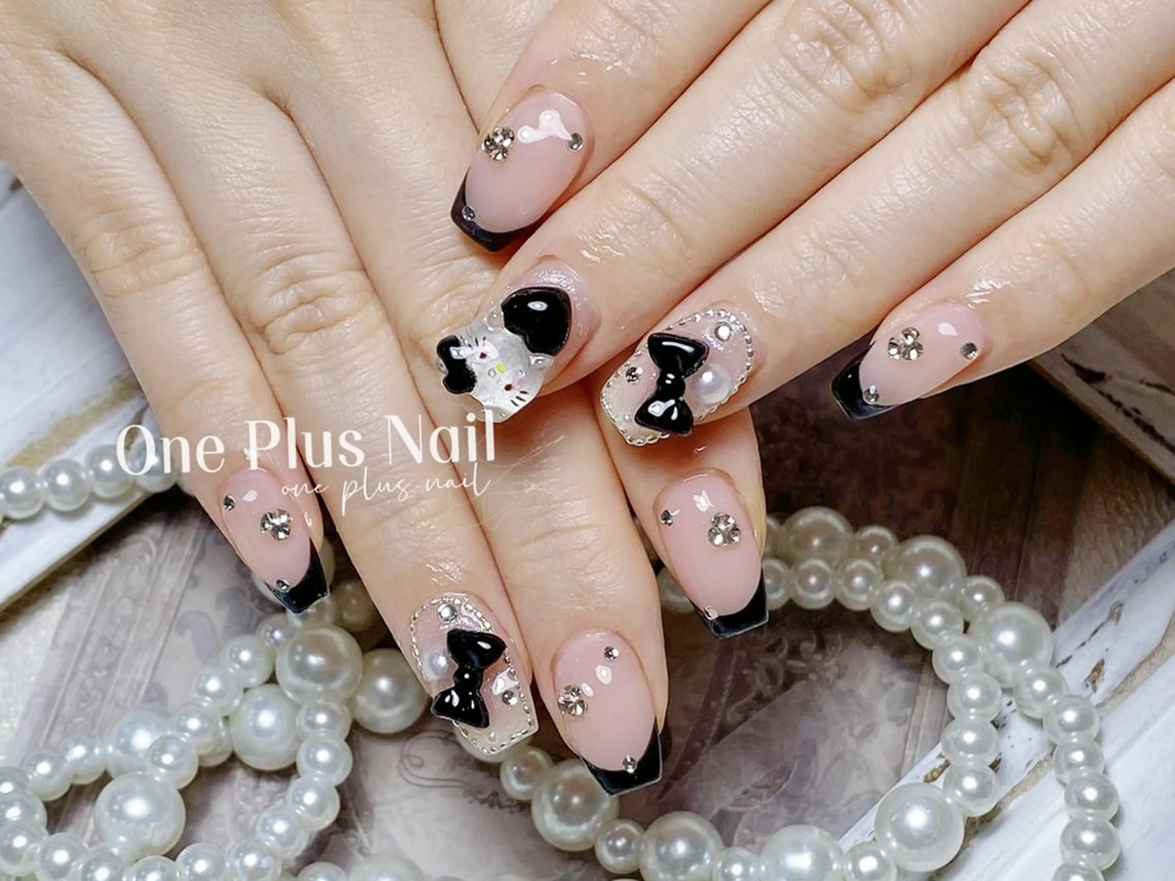 ネイル オーロラネイル フレンチネイル ガーリー オフィスネイル ピンク ハンドネイル One Plus Nail Salonのネイルデザイン