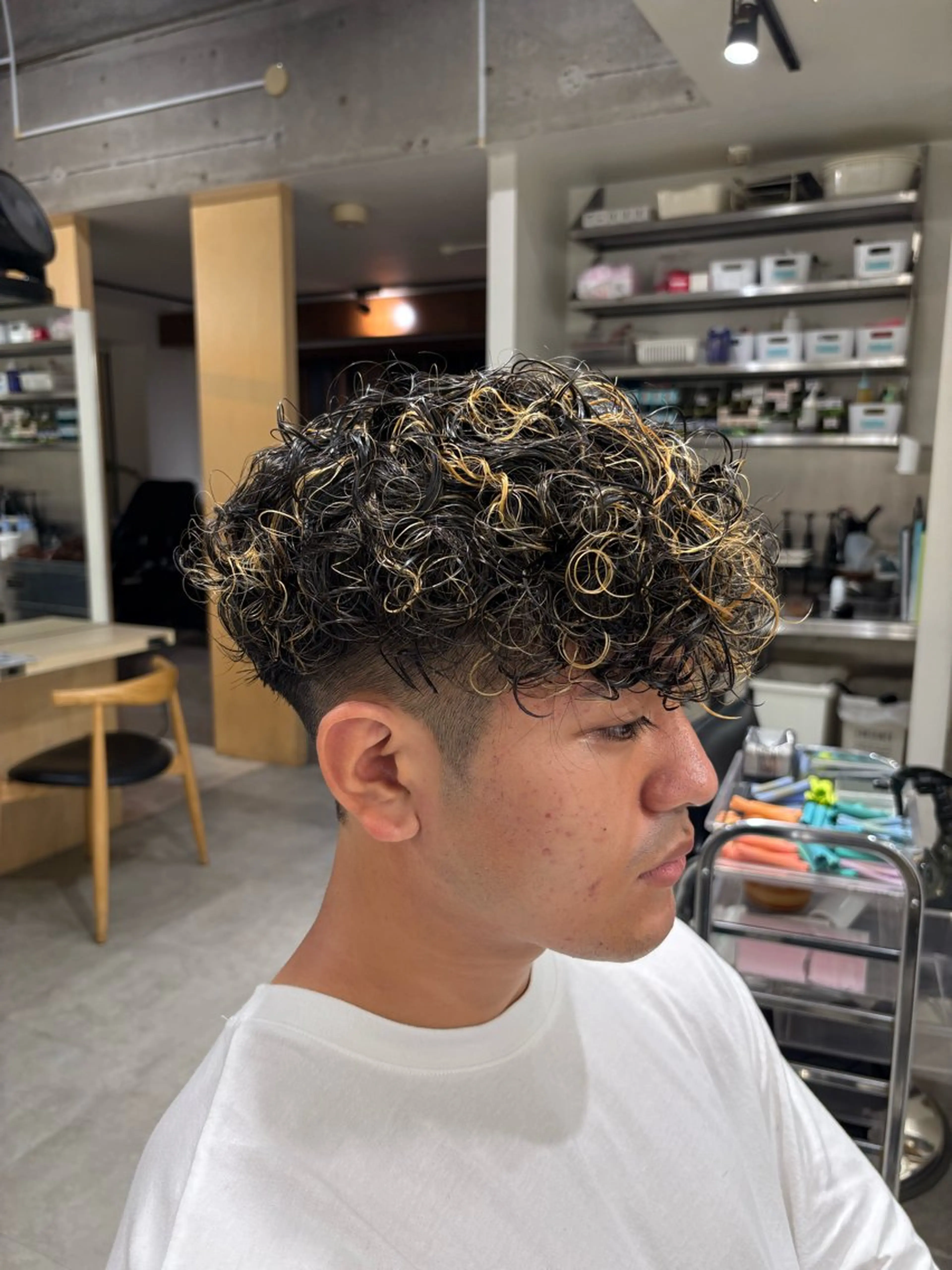 ショート パーマ メンズ fifthメンズ原宿 波巻きパーマ平居俊太のヘアスタイル