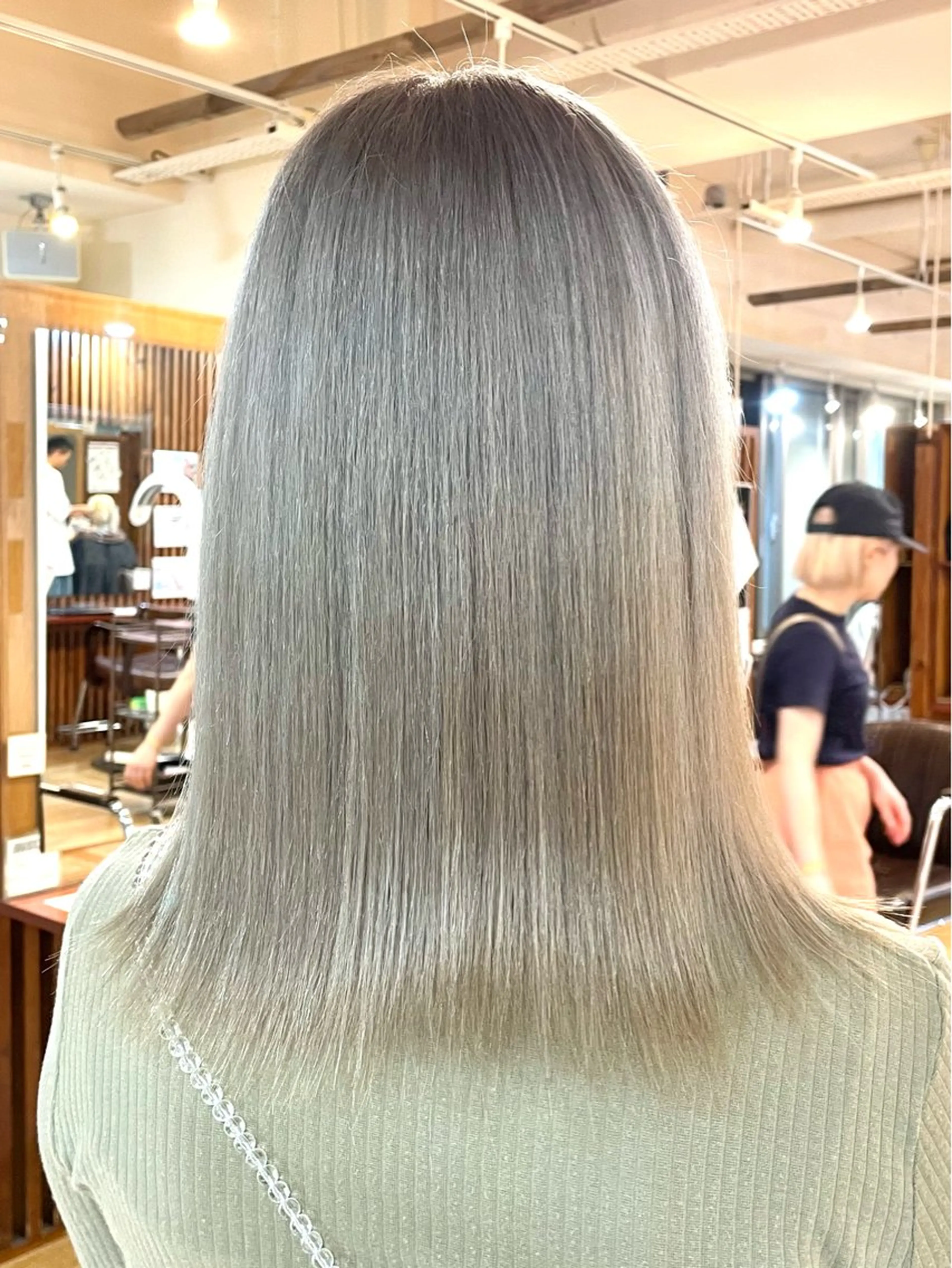 ミディアム カット ヘアカラー 宮本 いぶきのヘアスタイル