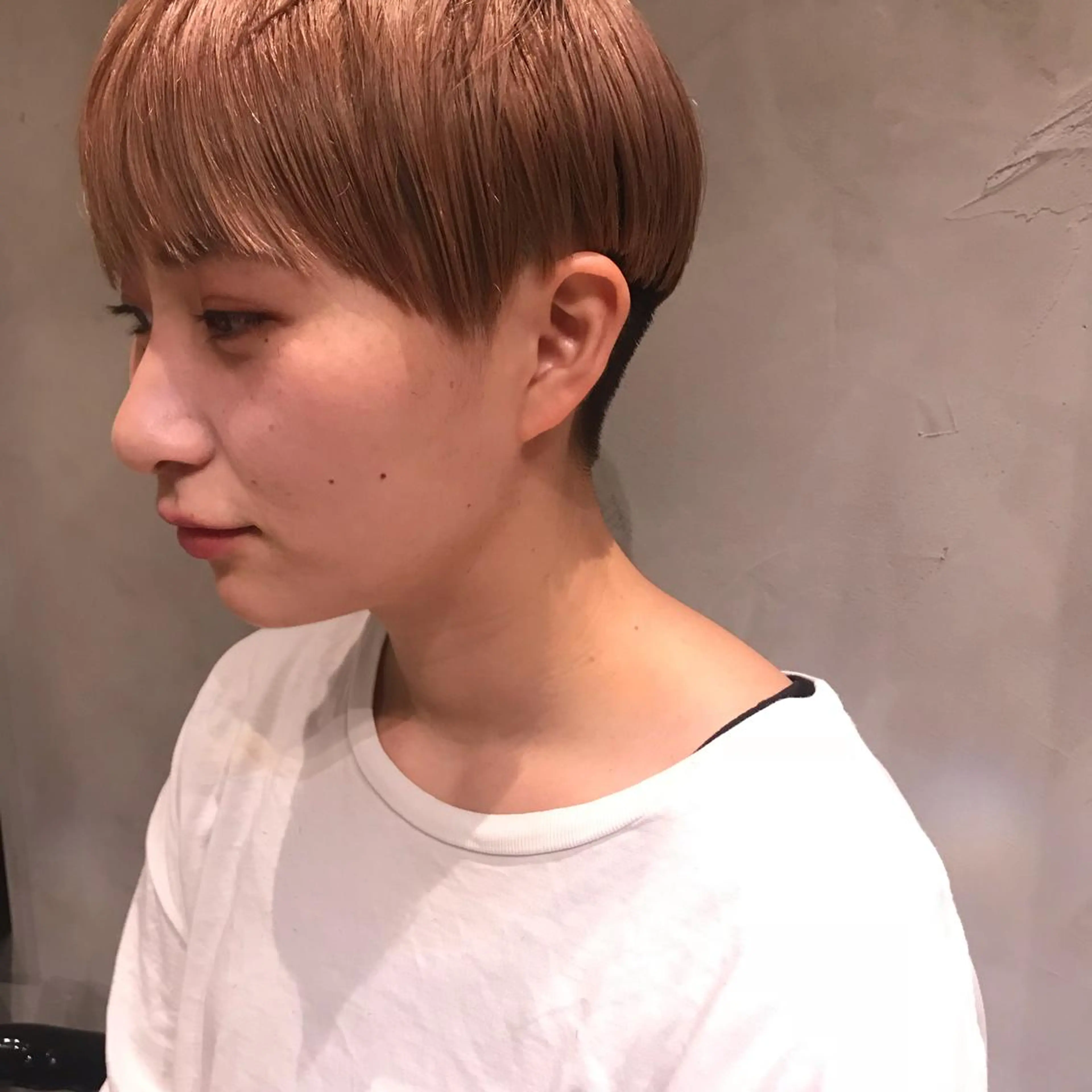 ショート ショートヘア 柔らかブラウン/顔周 りレイヤー♡ユウシのヘアスタイル