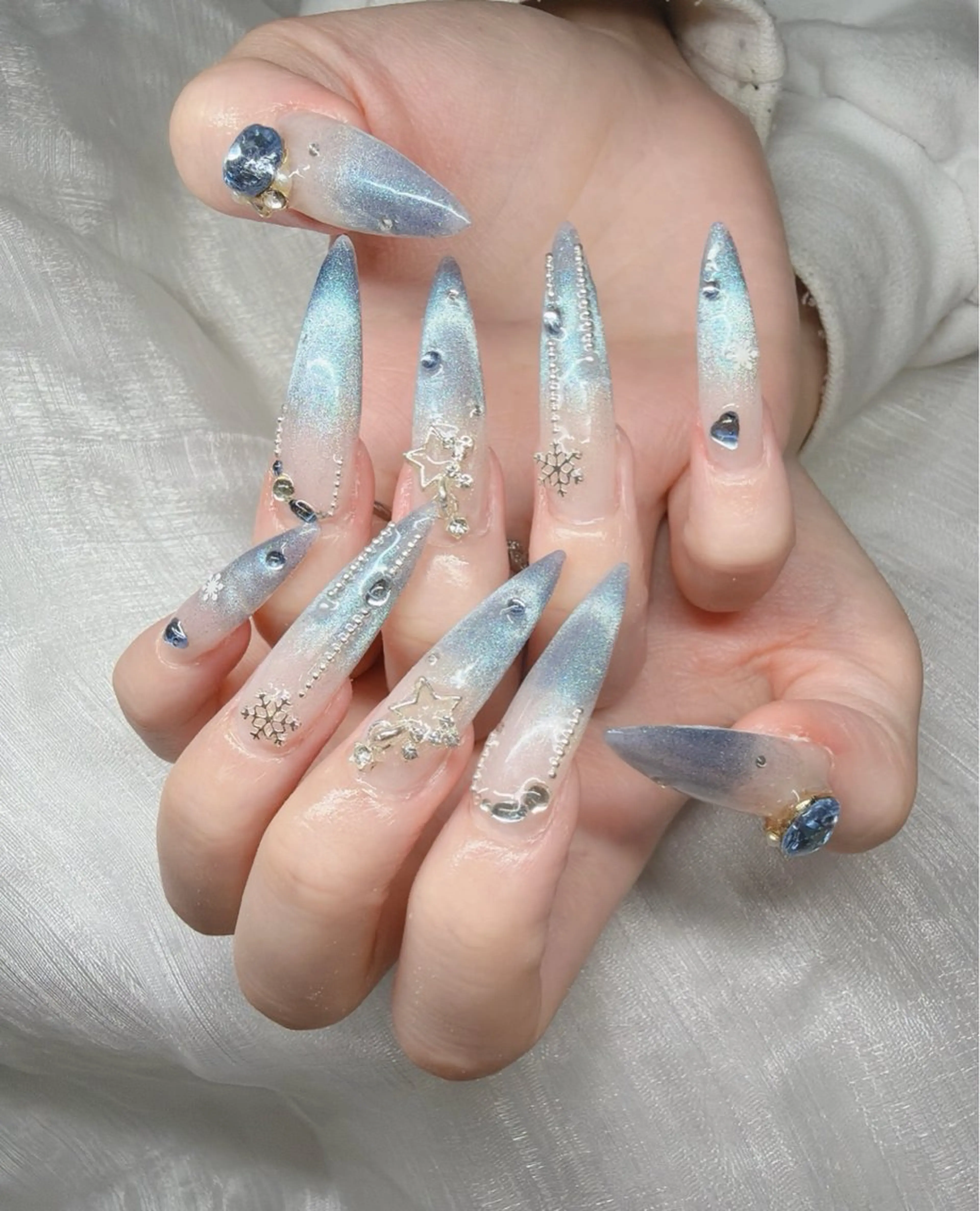 ネイル 長さ出し グラデーション 卒業式 キラキラネイル マグネットネイル ハンドネイル Lee Nailsのネイルデザイン