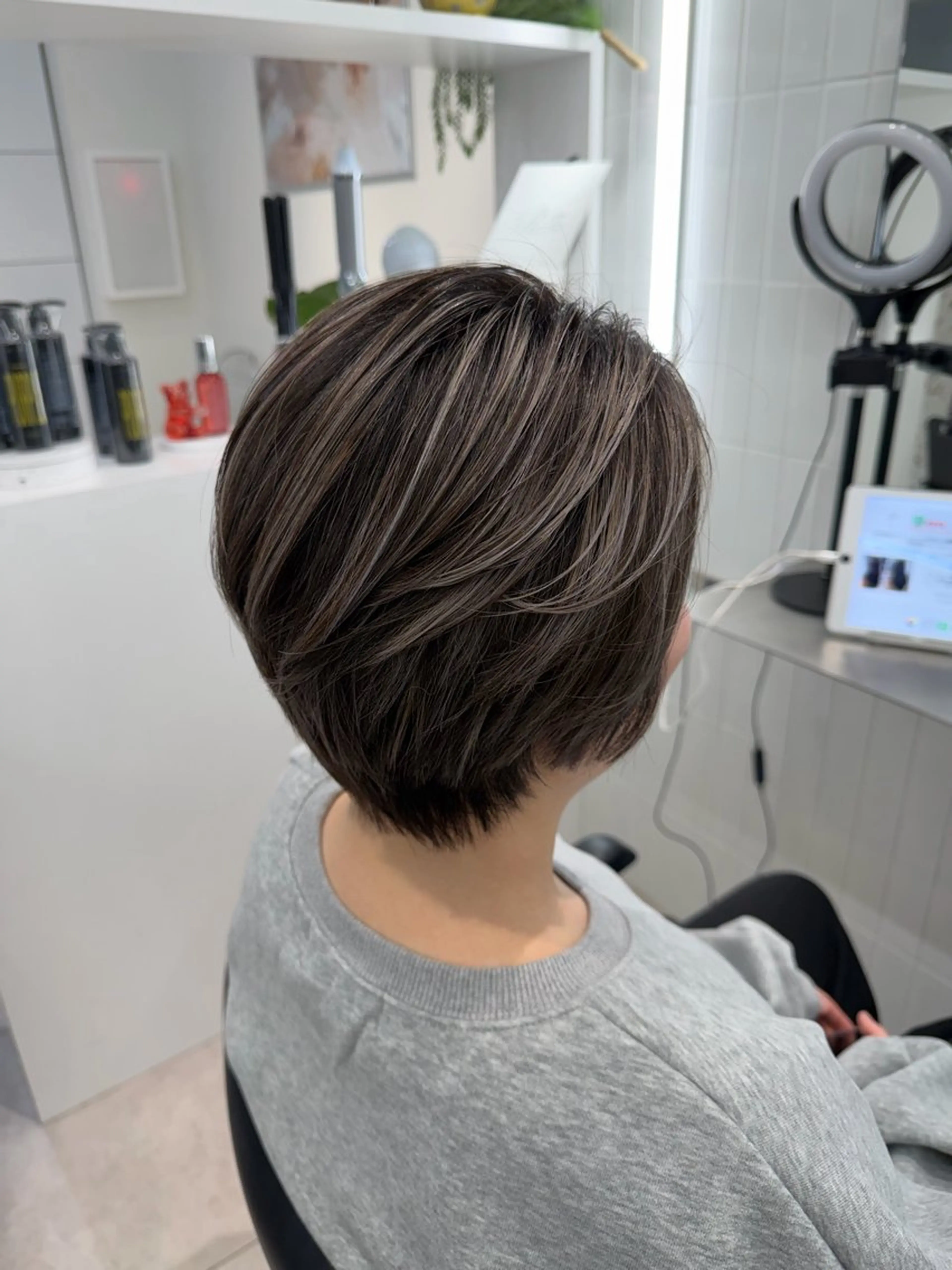 ショート カラー ハイライトカラー ハイライト ショートヘア カット ヘアカラー トリートメント 表参道/ハイライト バレイヤージュのヘアスタイル