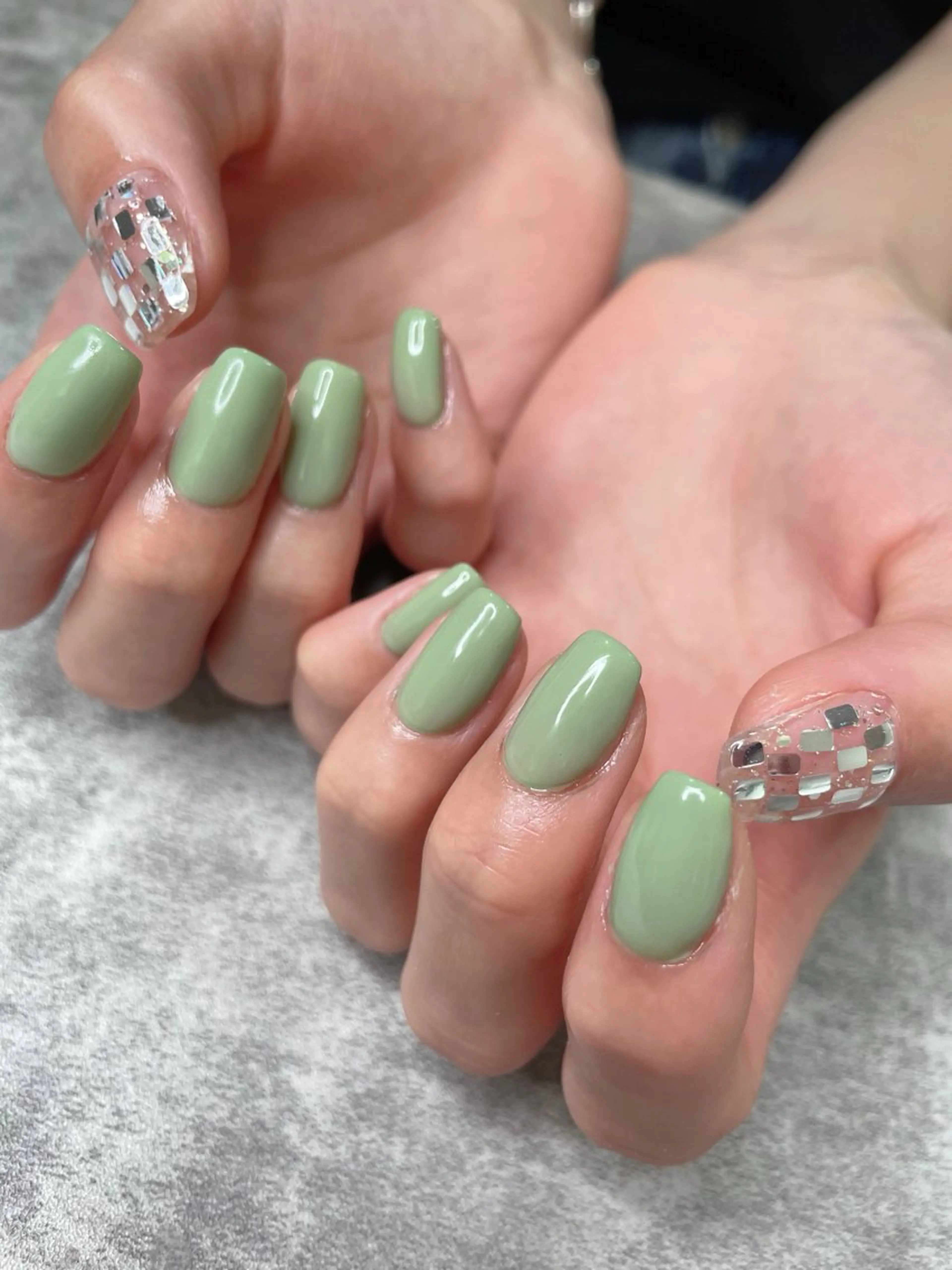 ネイル グリーン ホログラムネイル キラキラネイル ラメ(グリッター) ピスタチオネイル ハンドネイル ma riのネイルデザイン