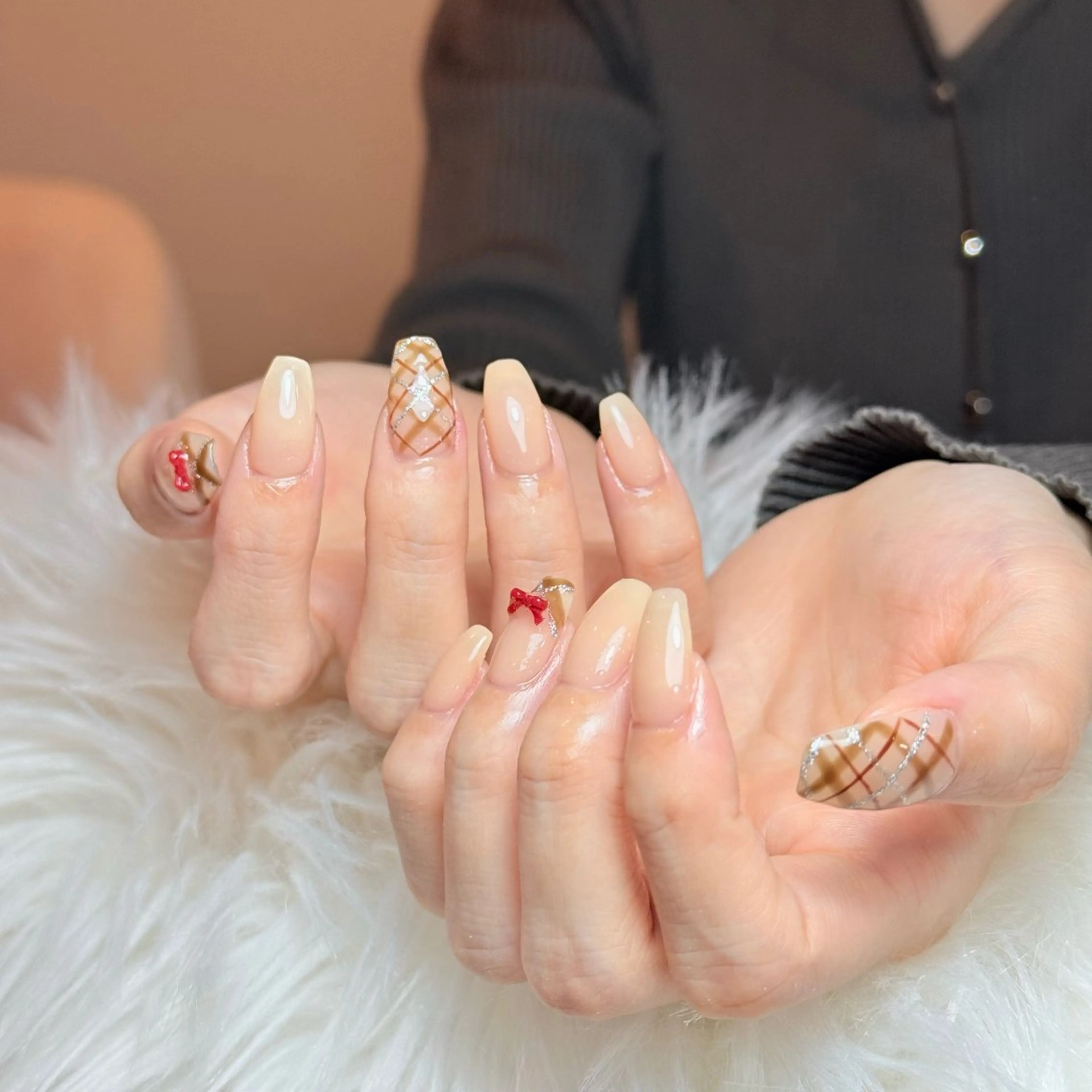 ネイル チークネイル フレンチネイル グラデーション キラキラネイル 韓国ネイル ハンドネイル Risa_ Nailのネイルデザイン