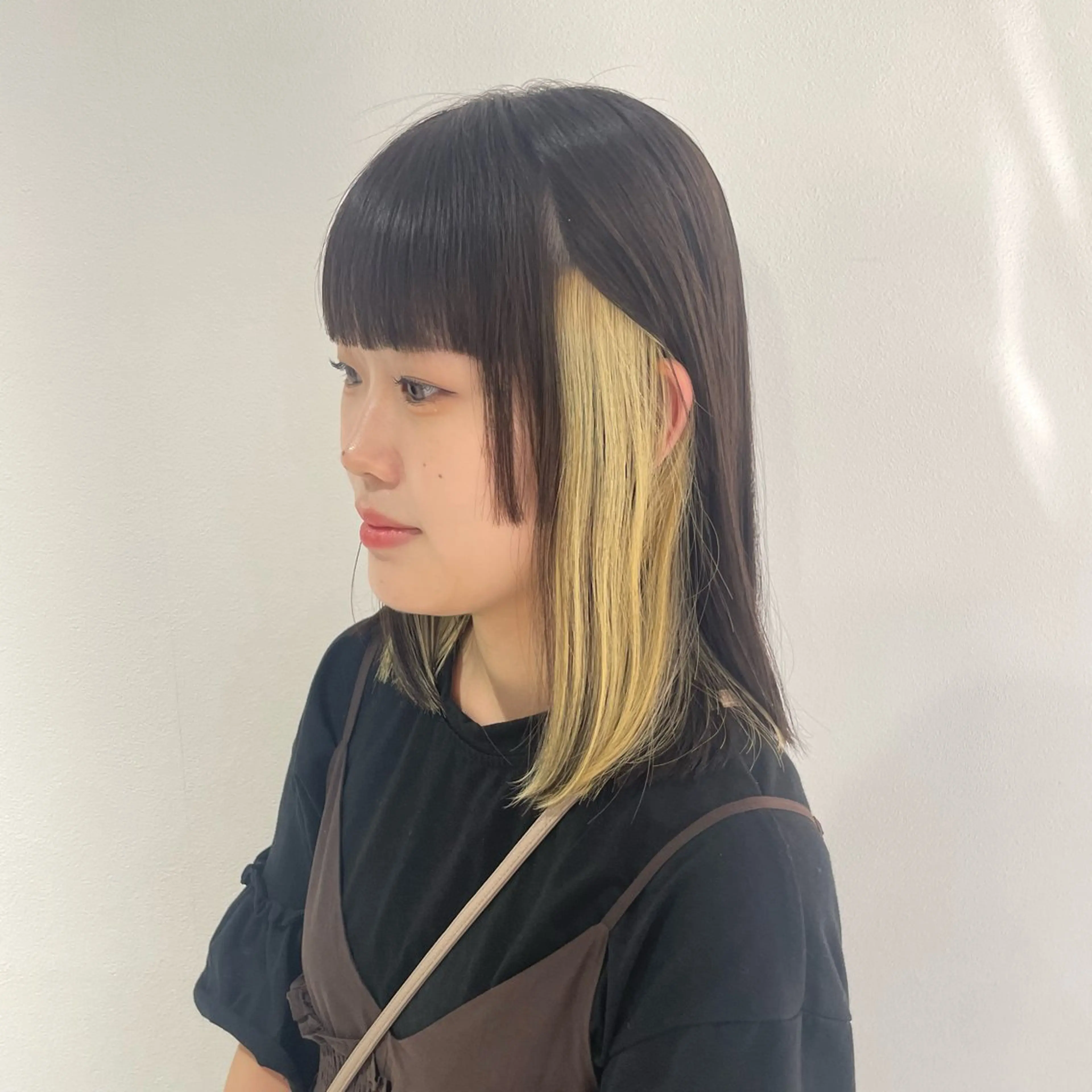 ミディアム カラー 抜きっぱなしブロンド イヤリングカラー ボブ／ブリーチカラー ／ゆづき🌟のヘアスタイル