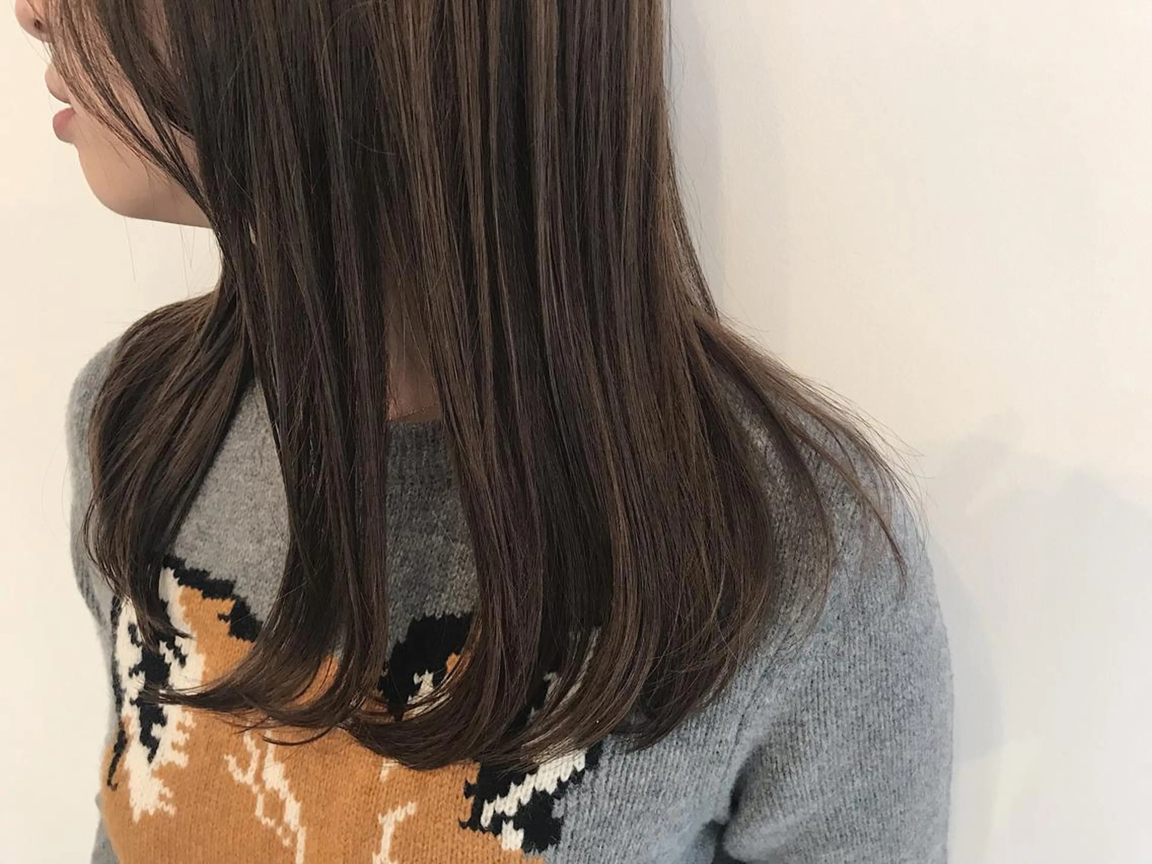 セミロング カラー アクアカラー アッシュ ヘアカラー 佐藤 旭のヘアスタイル