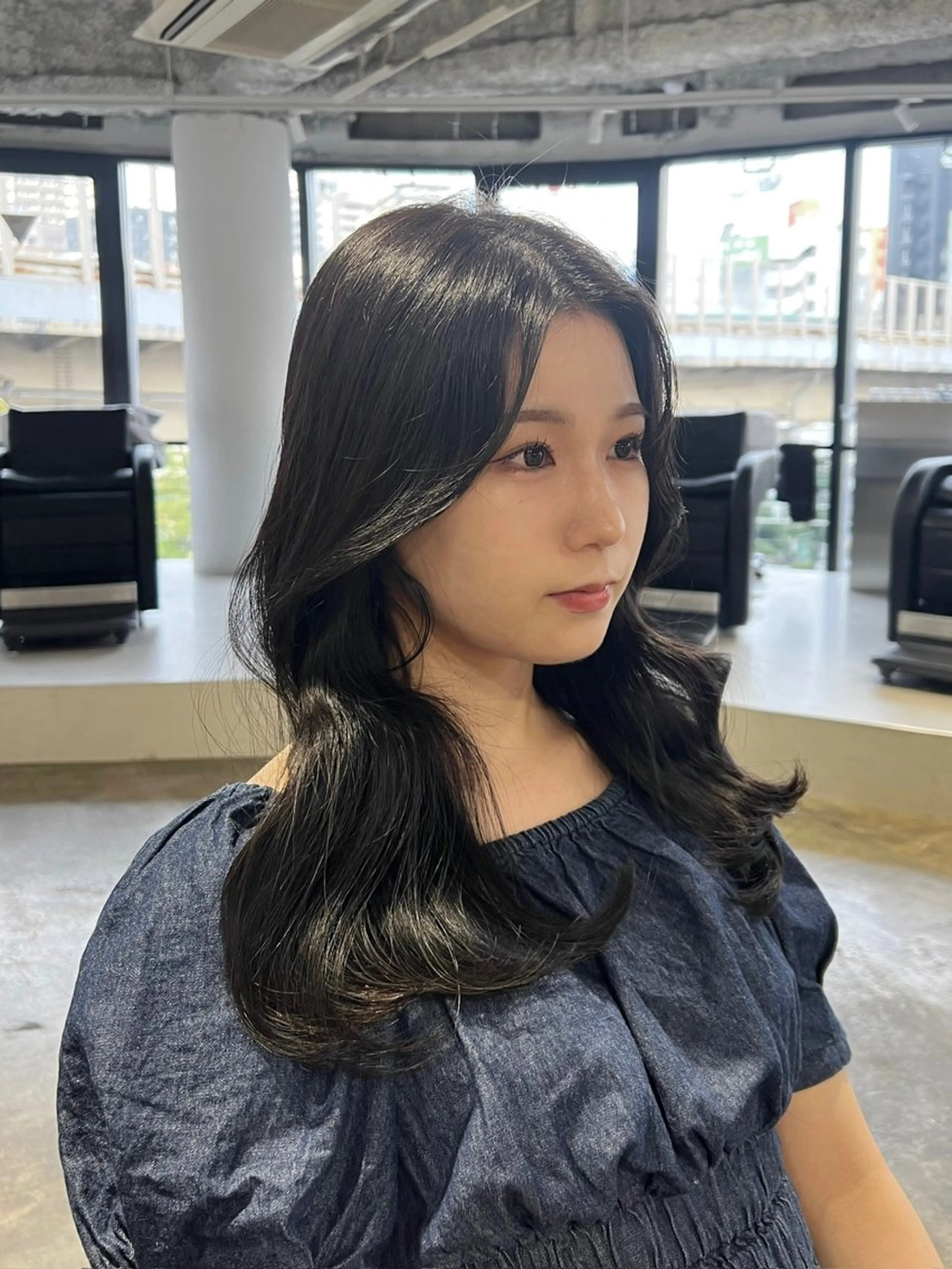 セミロング アッシュ アッシュグレー 顔まわりレイヤー 髪質改善 韓国風ヘア カット ヘアカラー トリートメント 店長/レイヤーカット /大東悠生のヘアスタイル