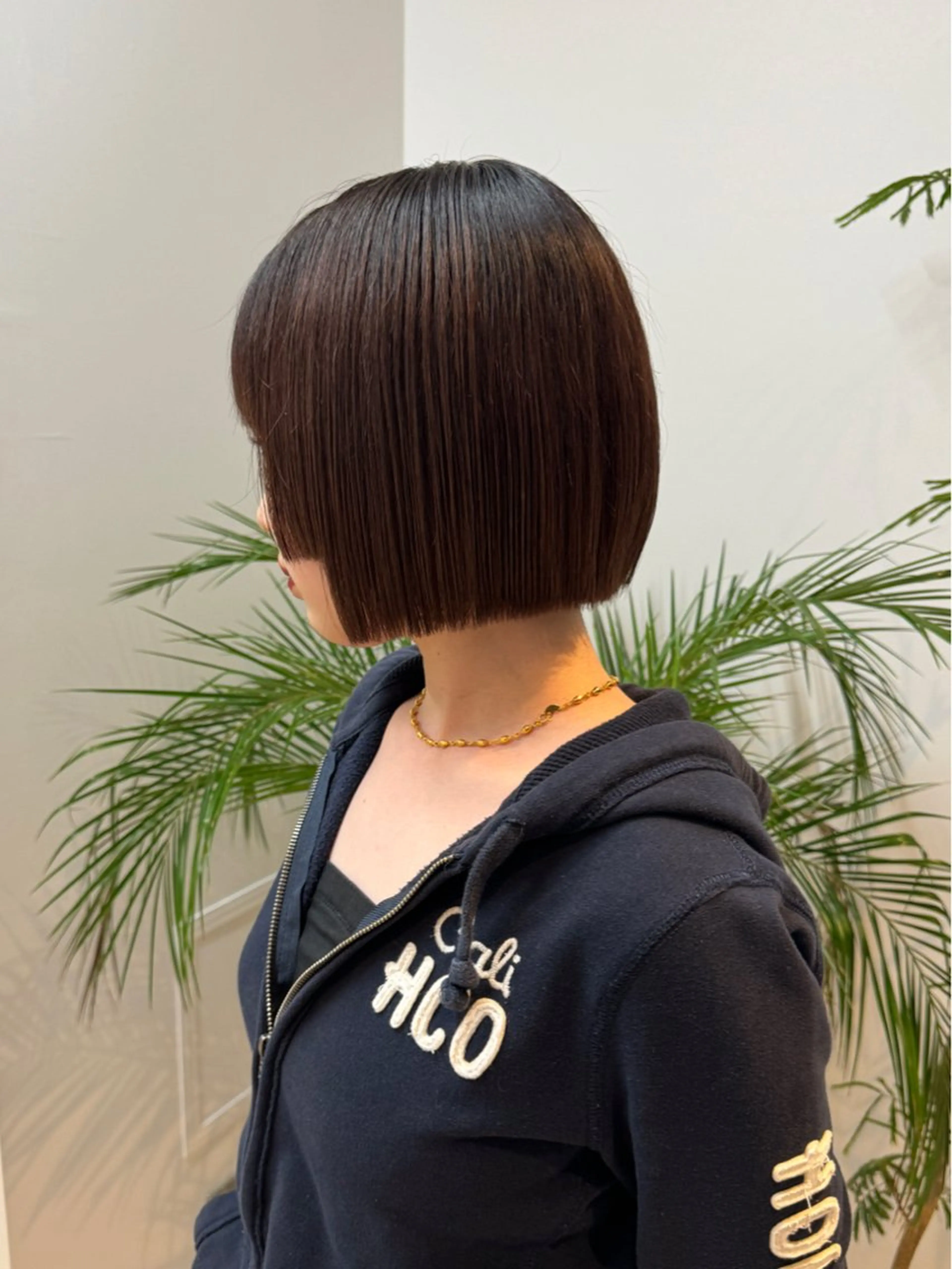 ショート カット laff 新宿所属・切りっぱなしボブ レイヤー/縮毛矯正のヘアスタイル