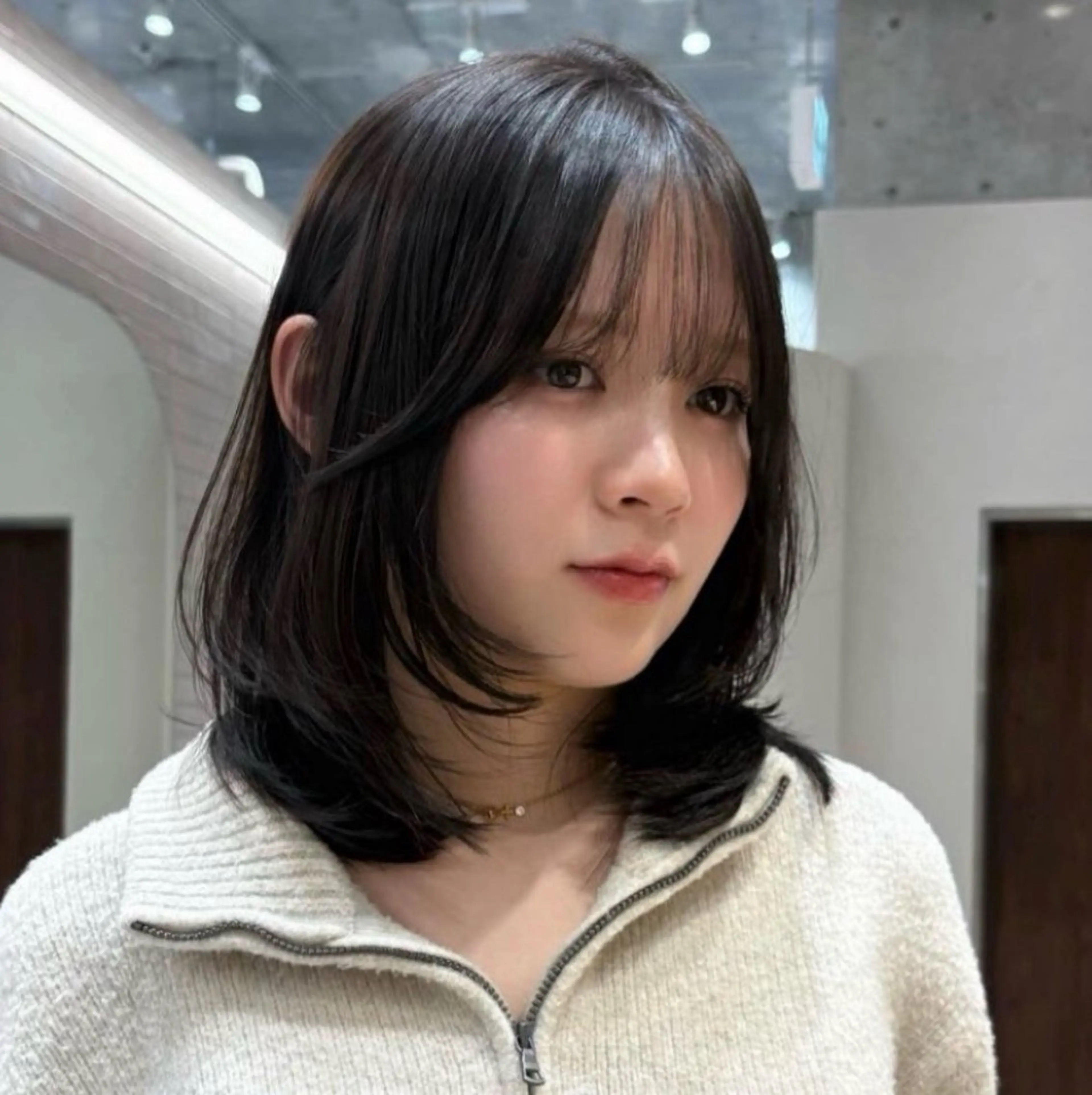 ミディアム カラー ミディアムレイヤー レイヤーカット カット ヘアカラー トリートメント ナツミ/透明感カラー /酸性ストレートのヘアスタイル