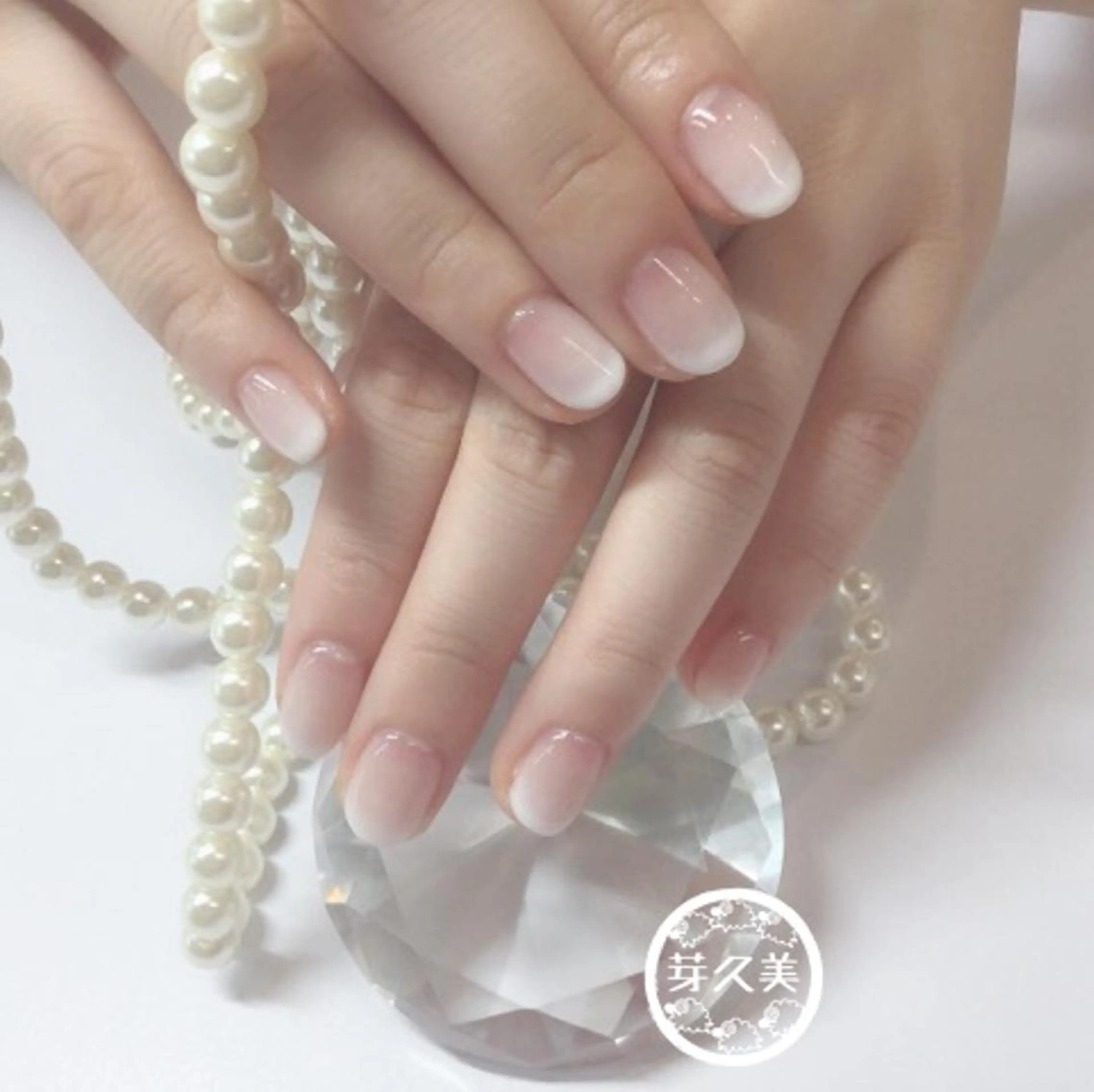 ネイル グラデーション ホワイト Megumi Nailのネイルデザイン